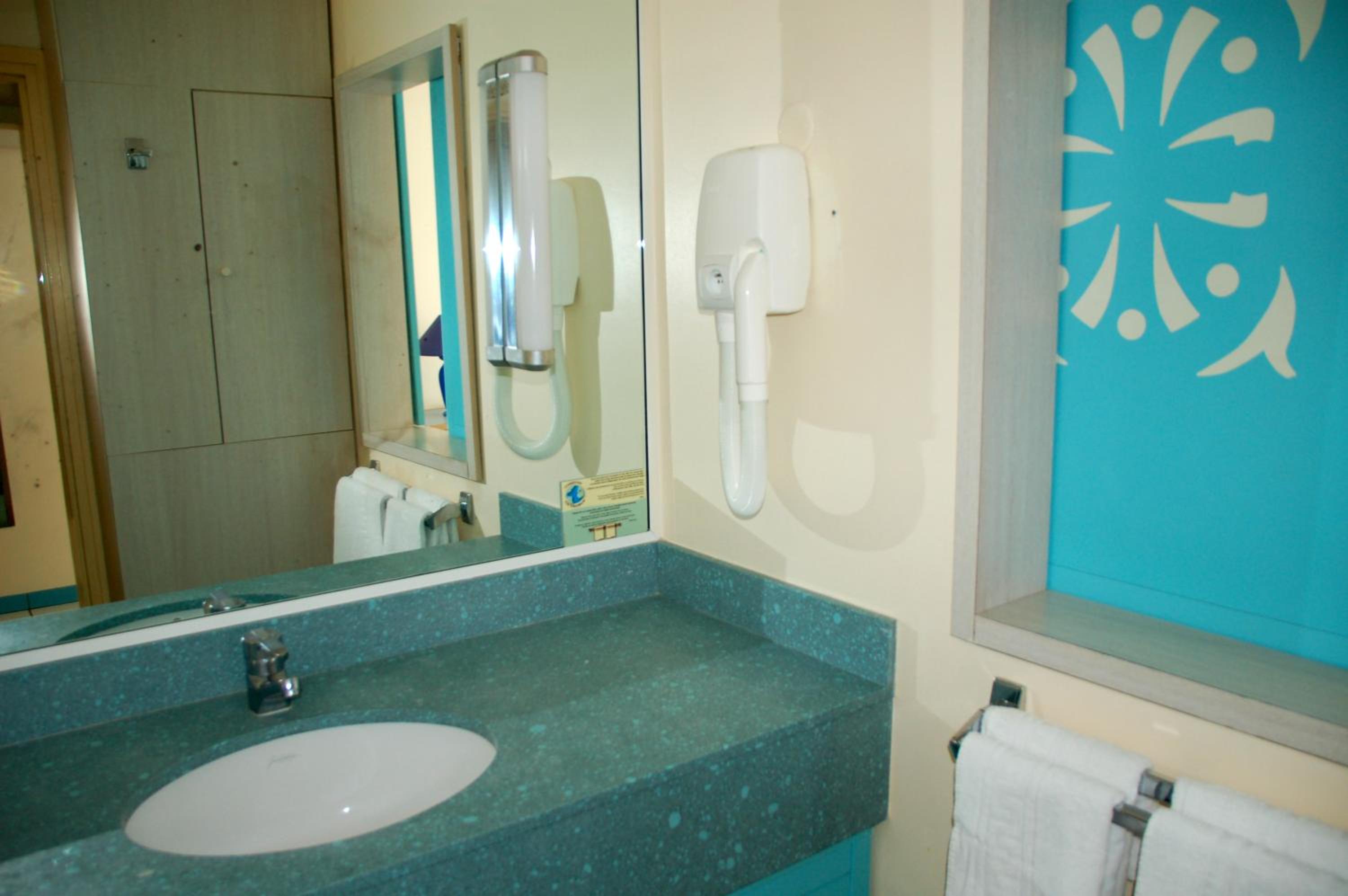 Double or Twin Room  with Garden View - Photo 7