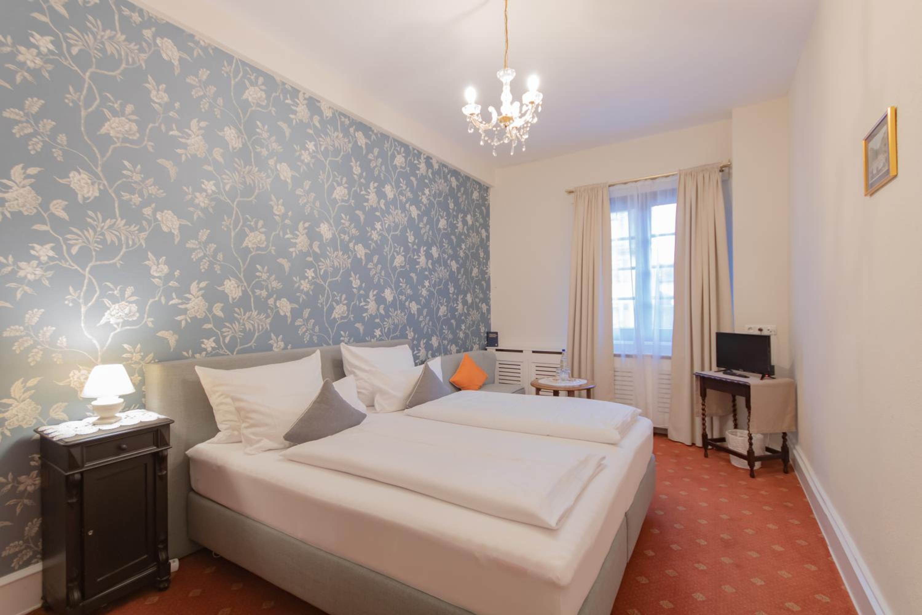 Classic Double Room - Photo 9