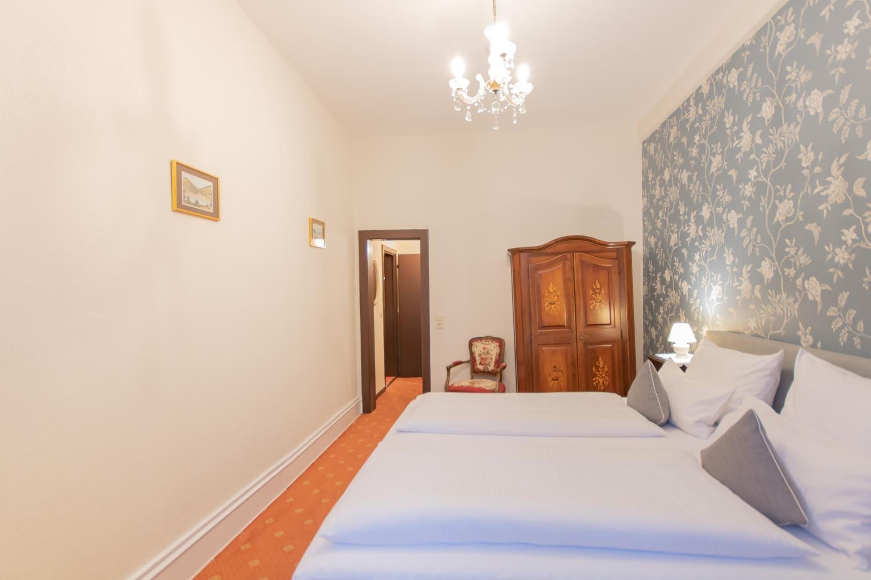Classic Double Room - Photo 11