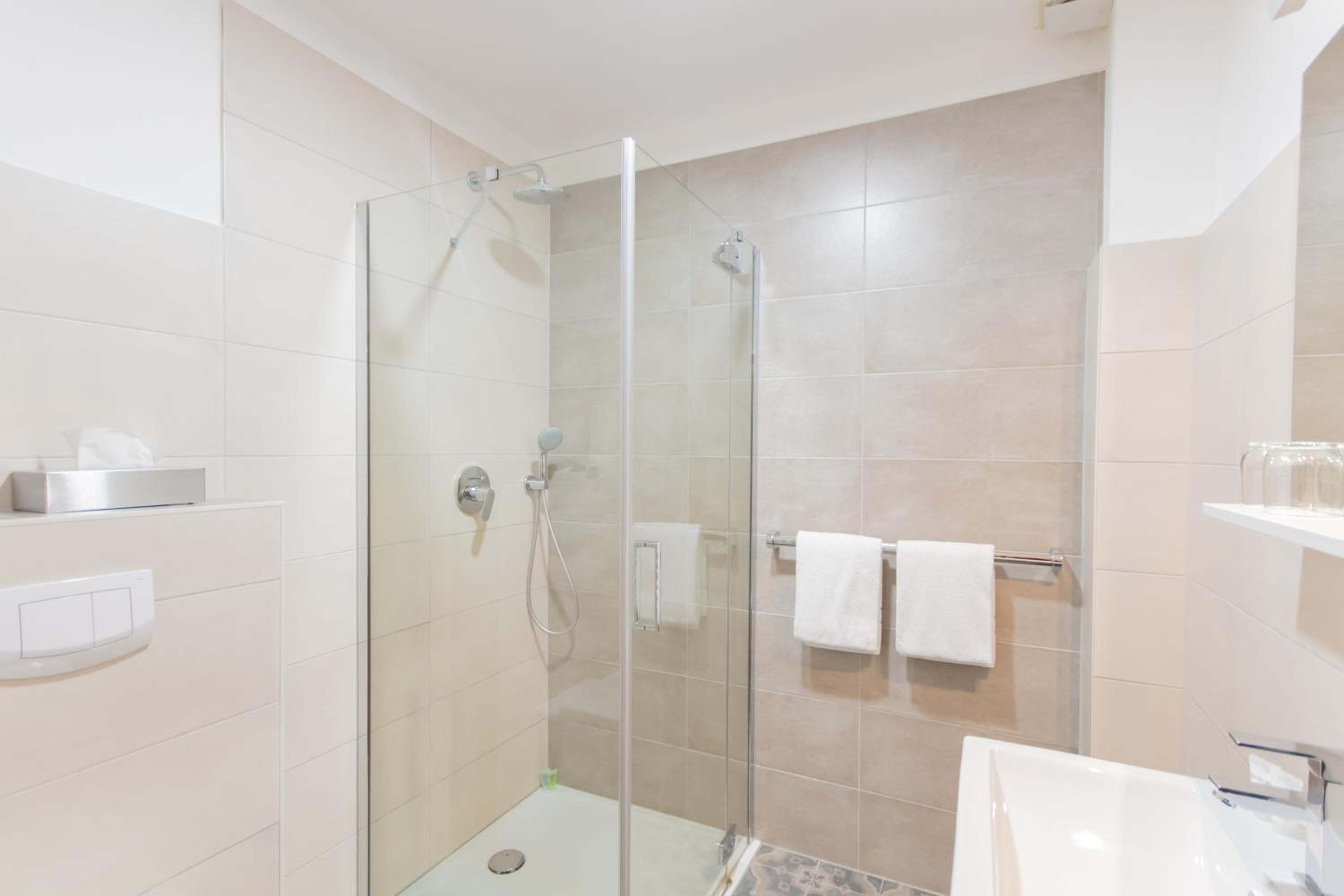 Classic Double Room - Photo 12