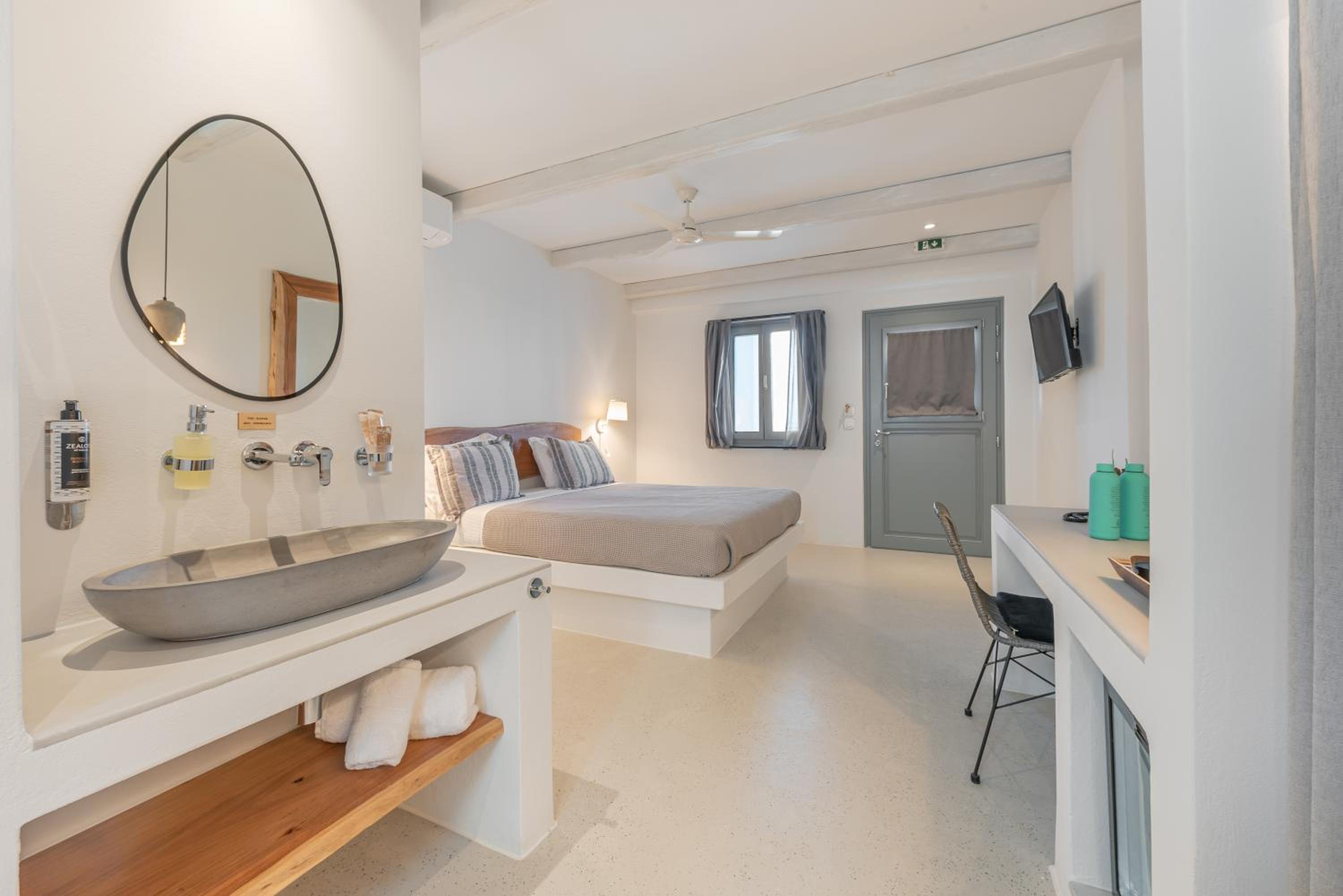 Standard Double Suite with Partial Sea View