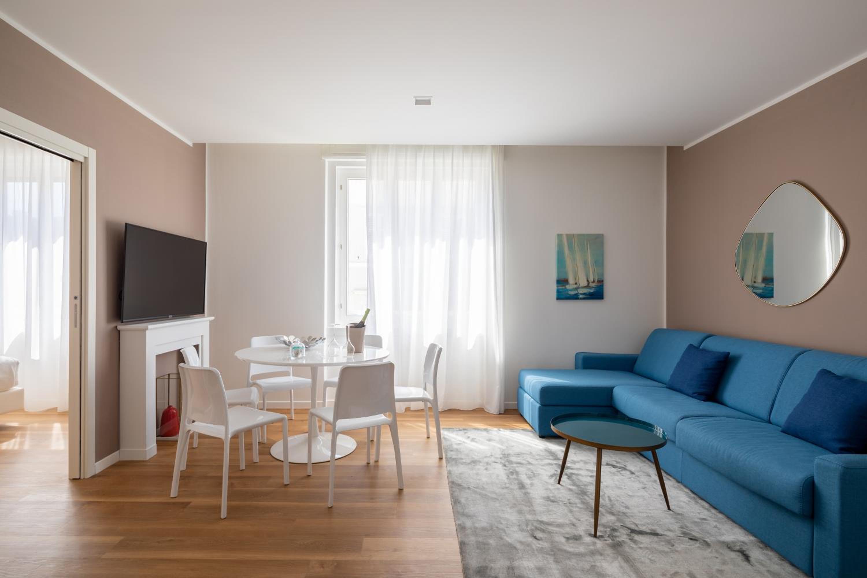 Two-Bedroom Apartment - Annex - Photo 2