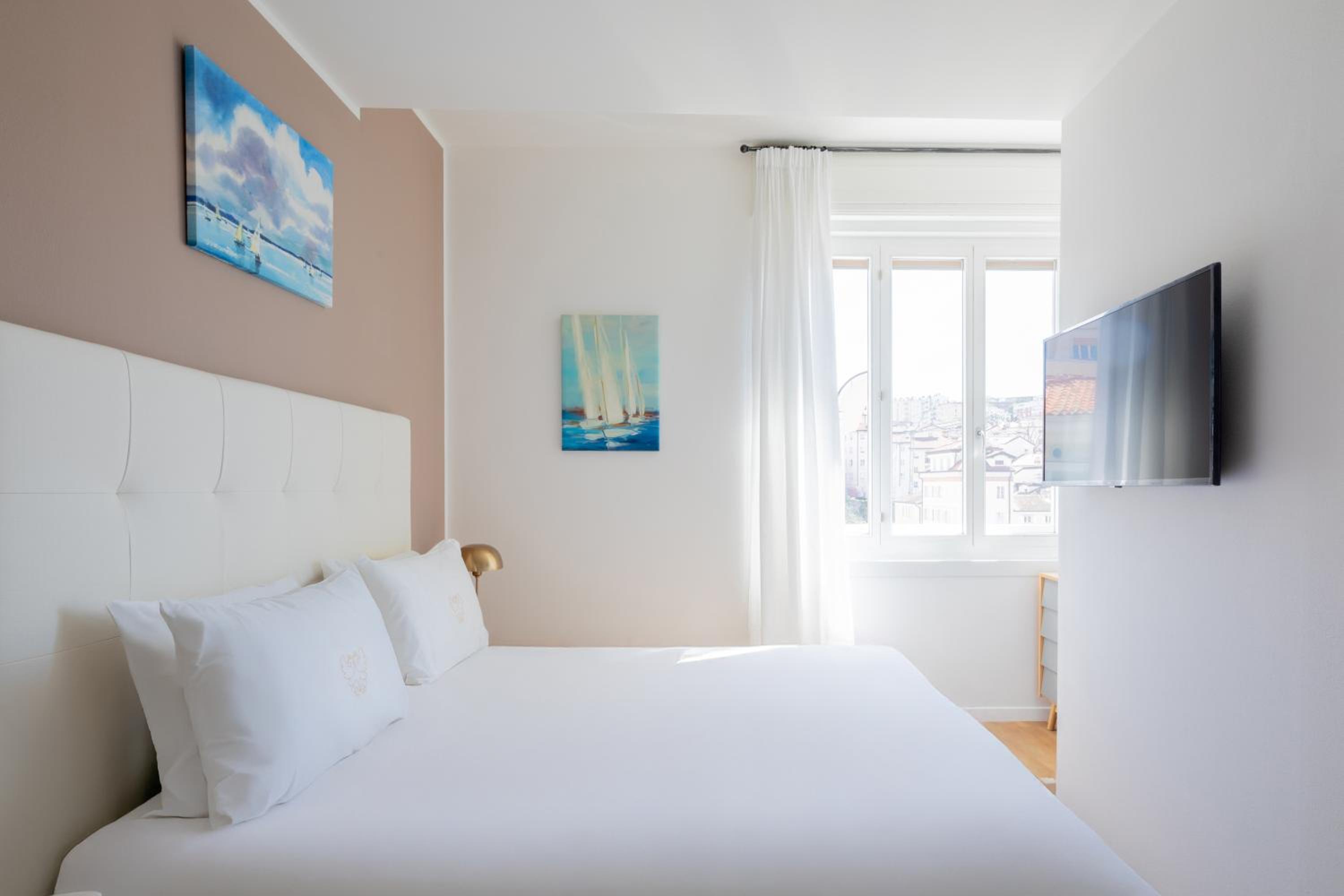 Two-Bedroom Apartment - Annex - Photo 3