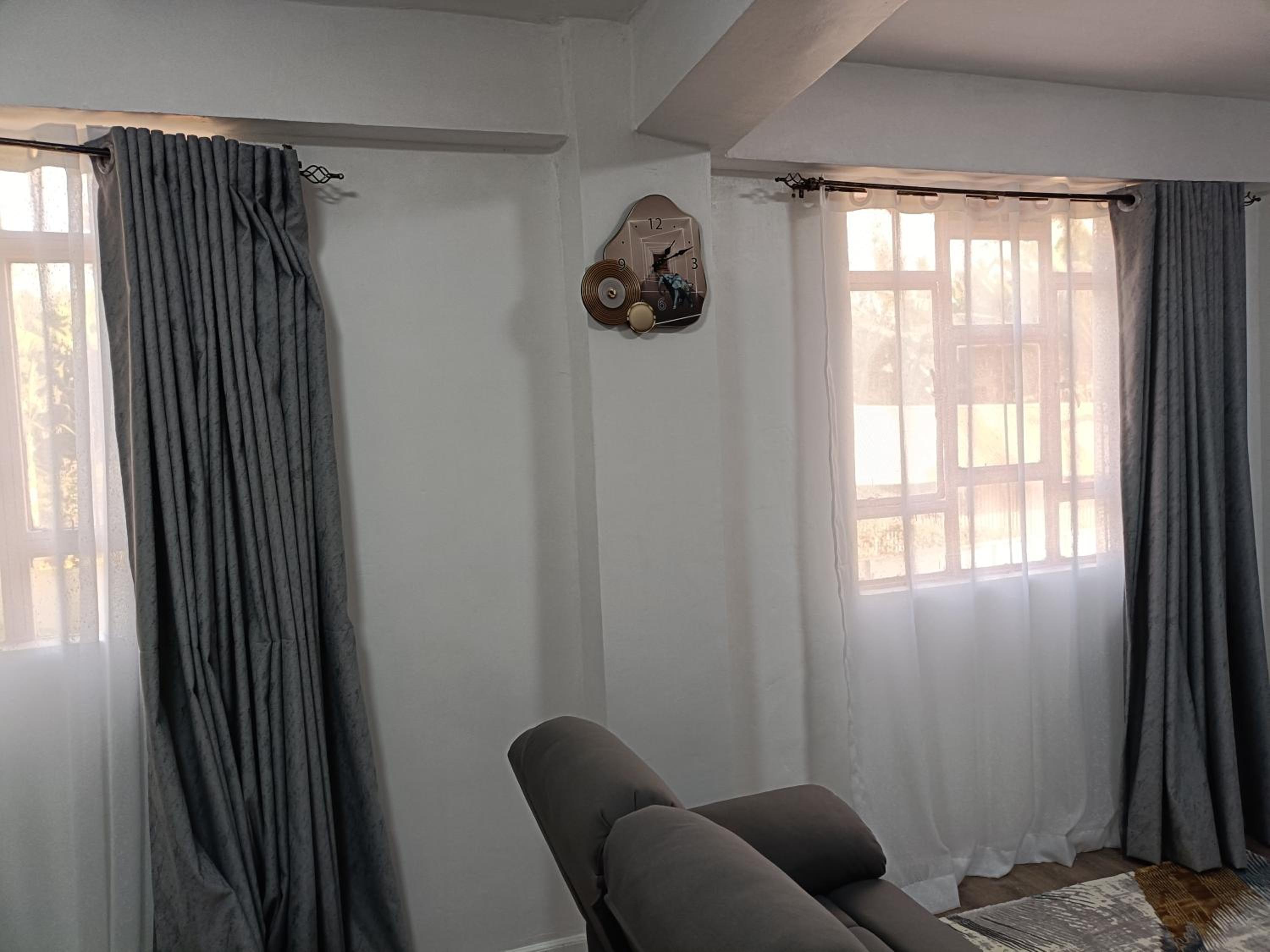 Three-Bedroom Apartment with View - Photo 20