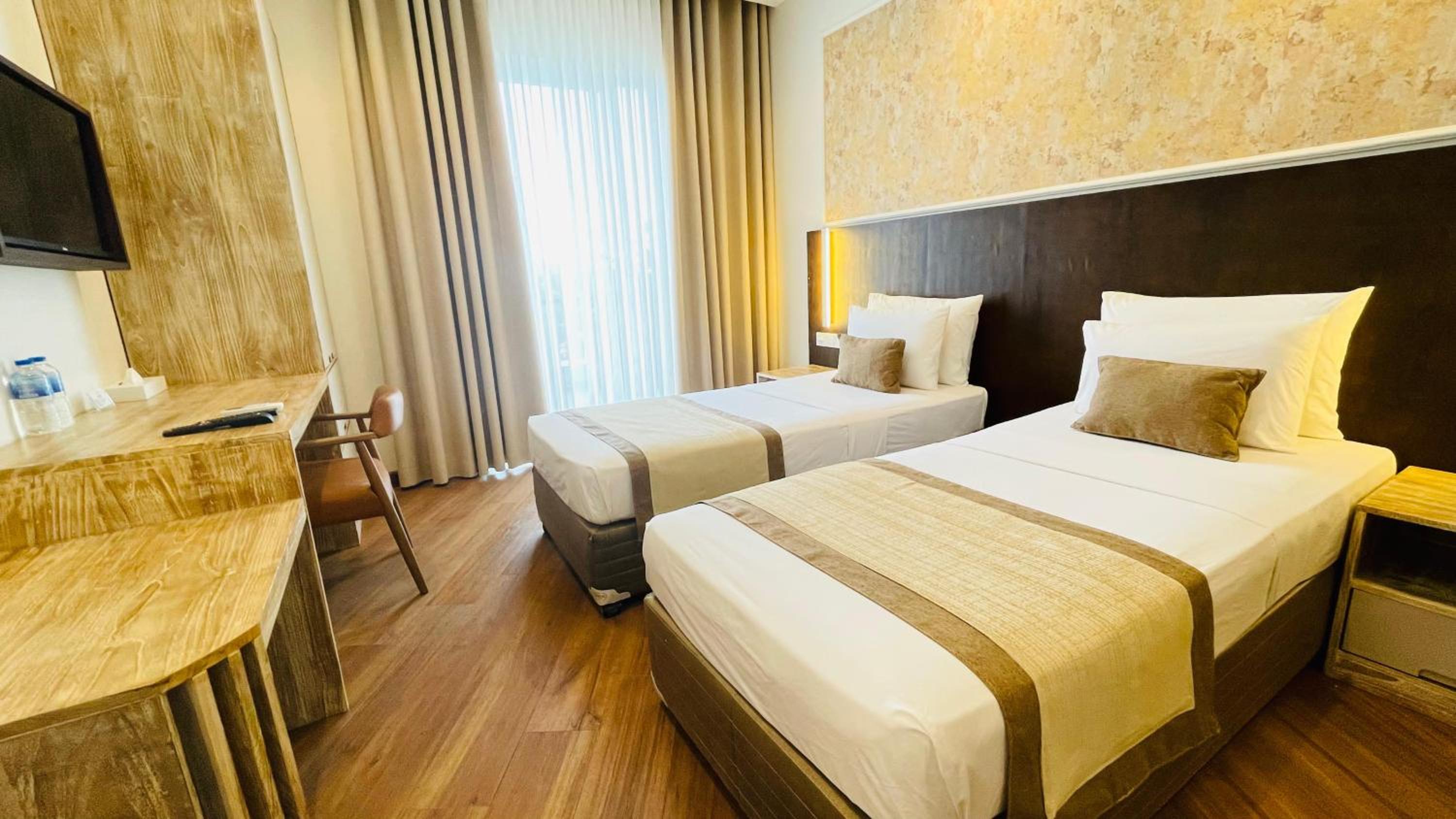 Superior King Suite photo 2