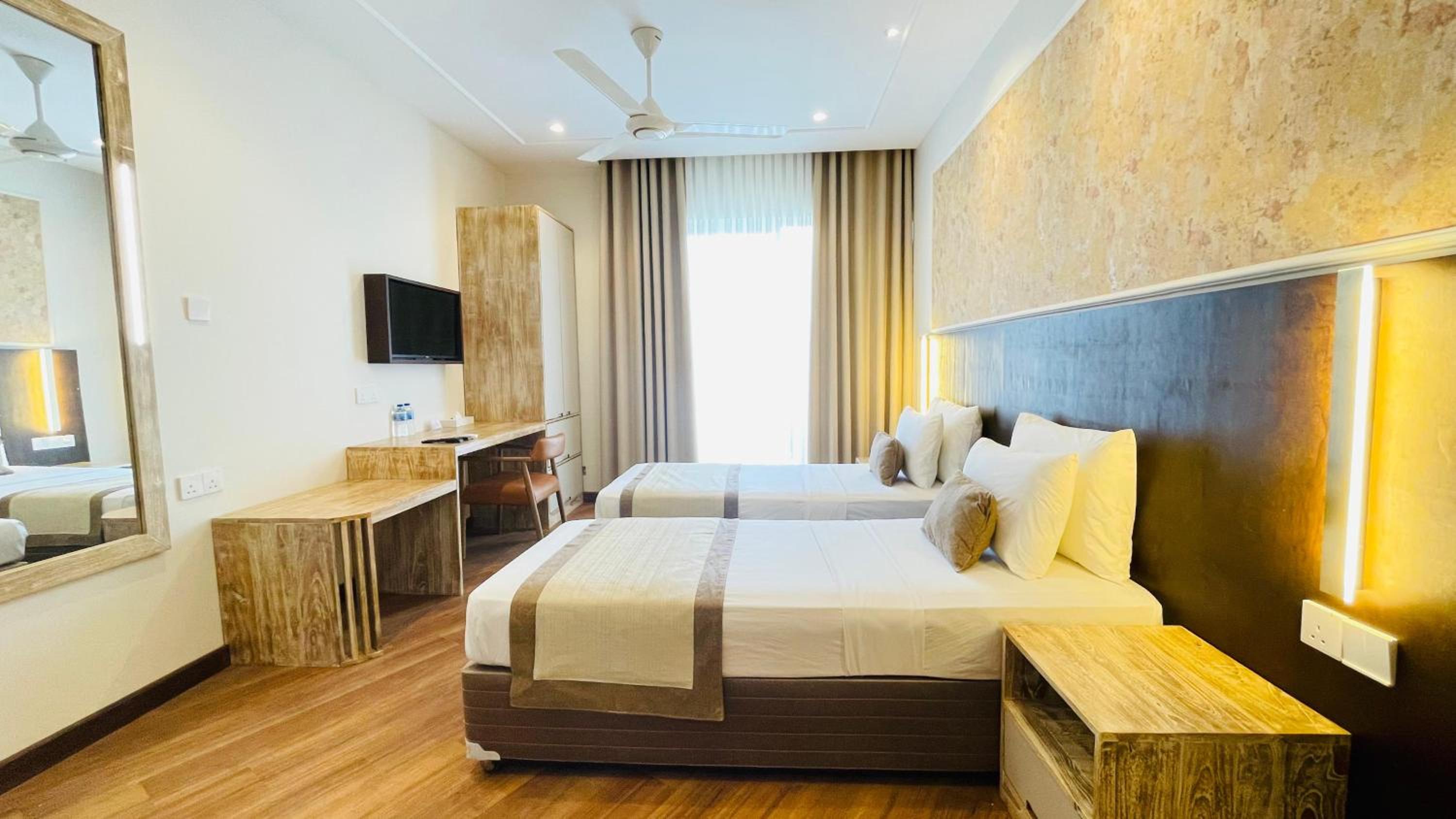 Superior King Suite photo 3