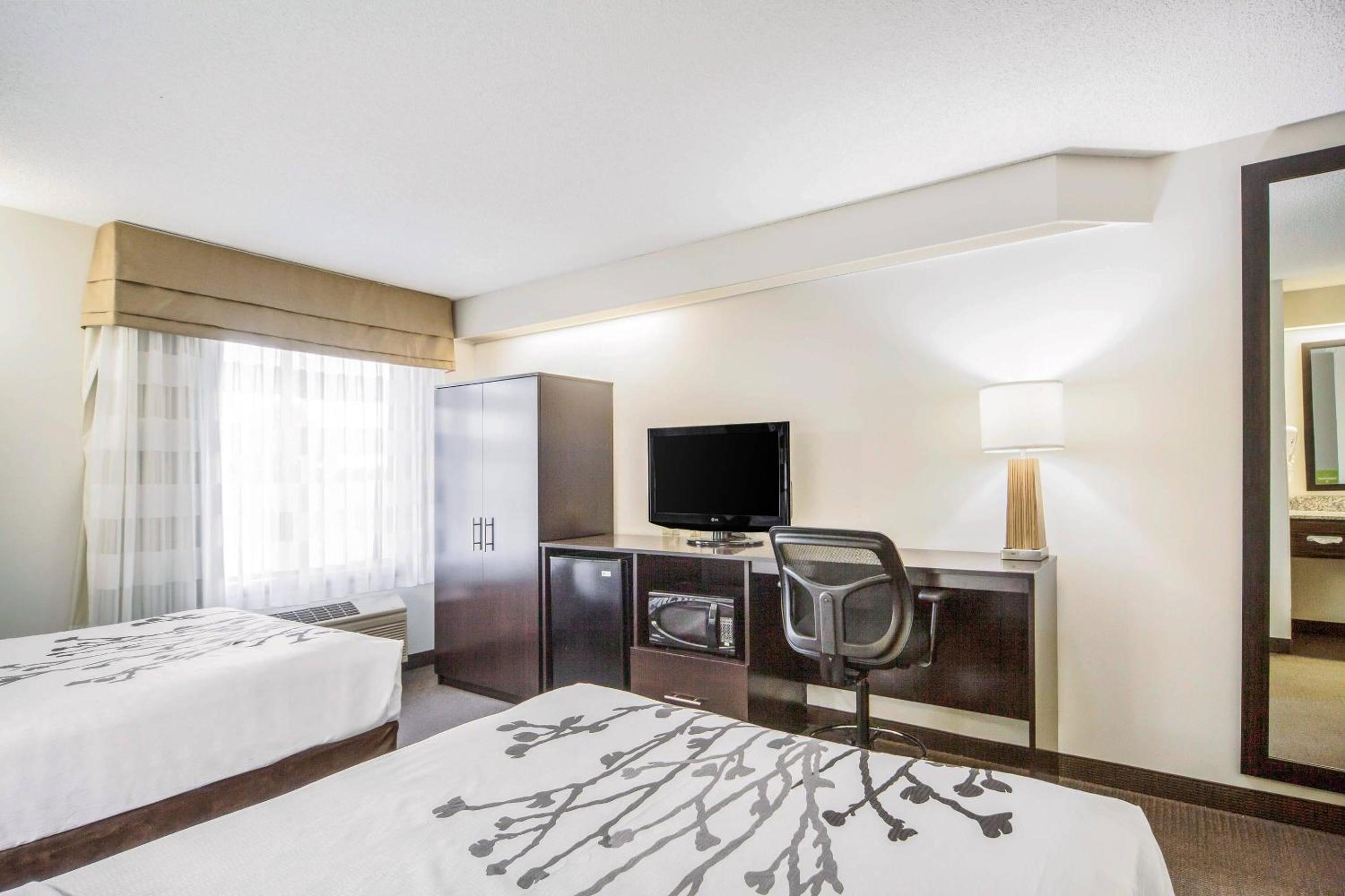 Double Room with Two Double Beds - Photo 3