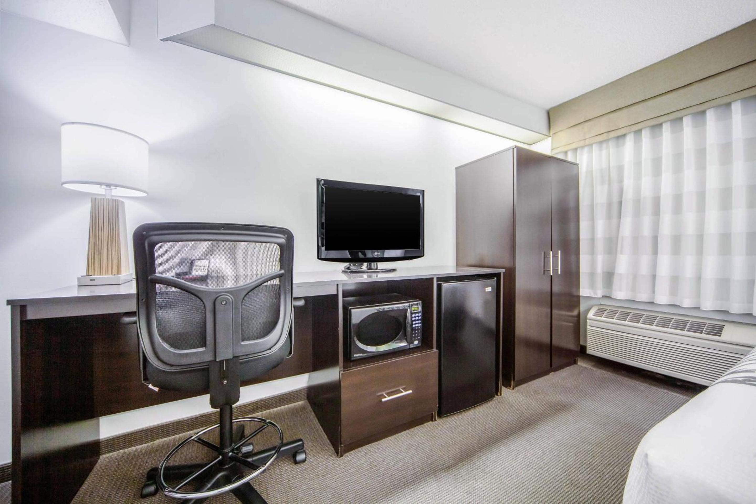 Queen Room - Disability Access - Photo 4