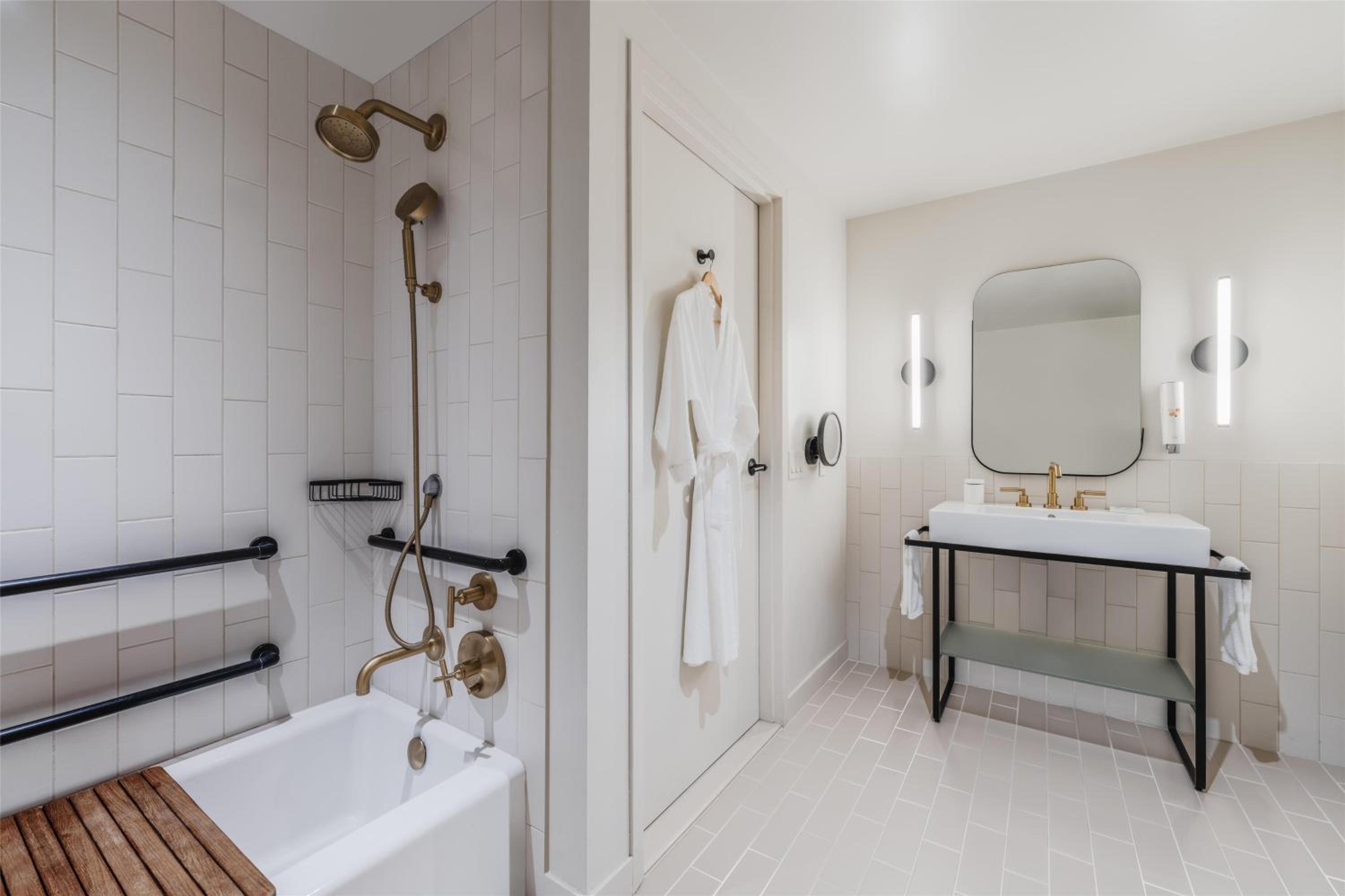 King Room - Mobility Access - Photo 3