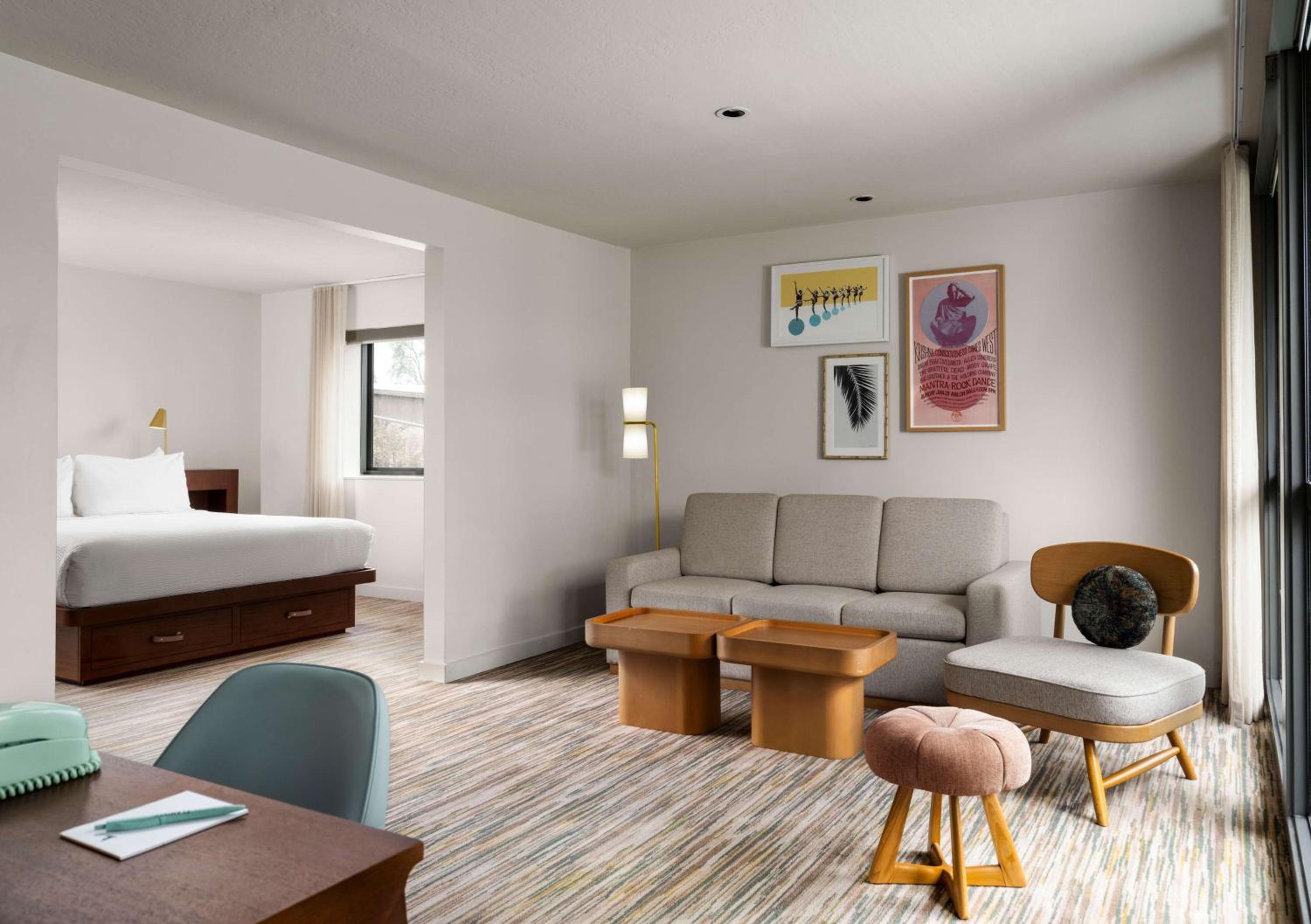 One-Bedroom King Suite with Pool View - Photo 1