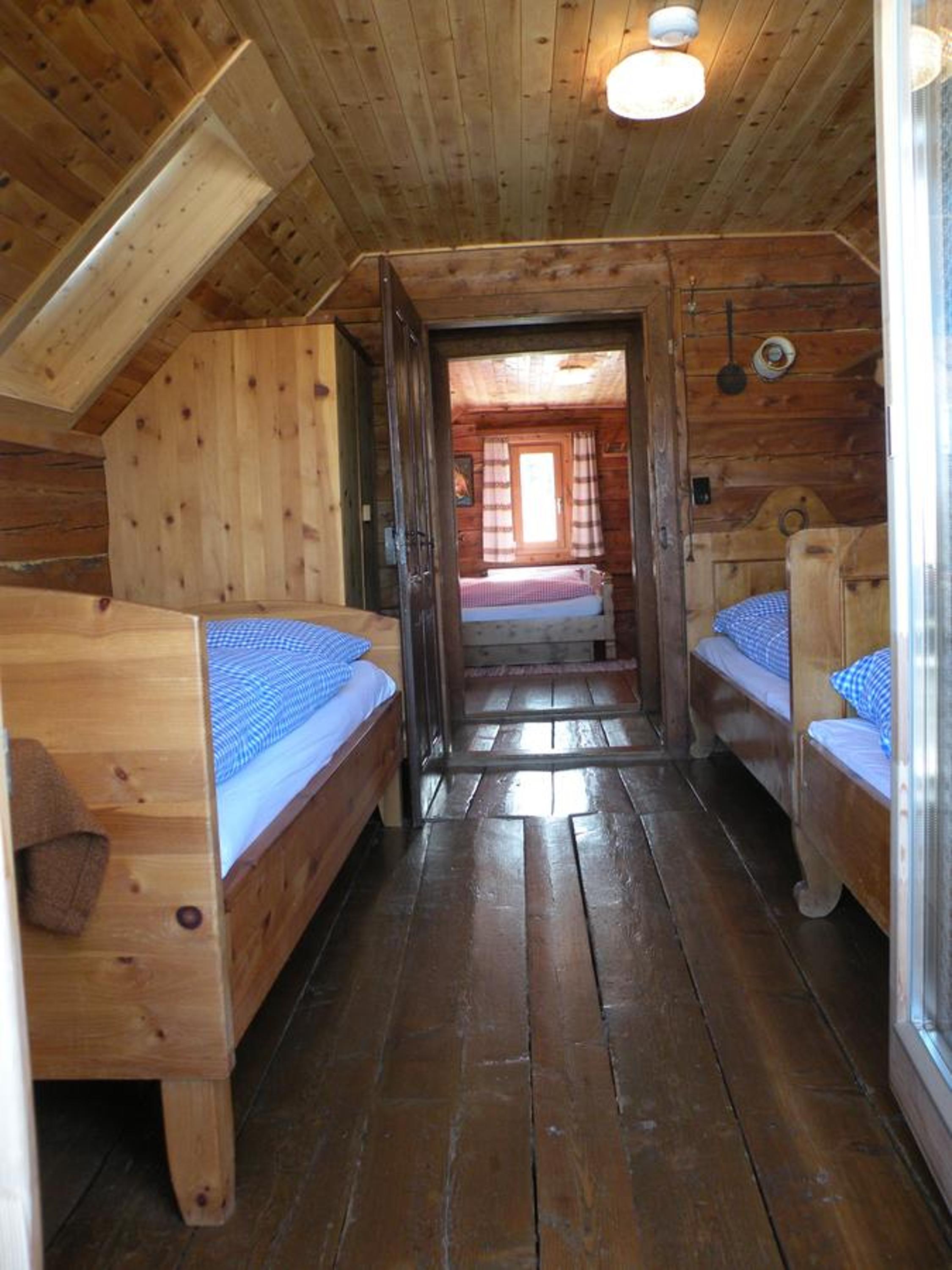 Three-Bedroom House - Photo 5