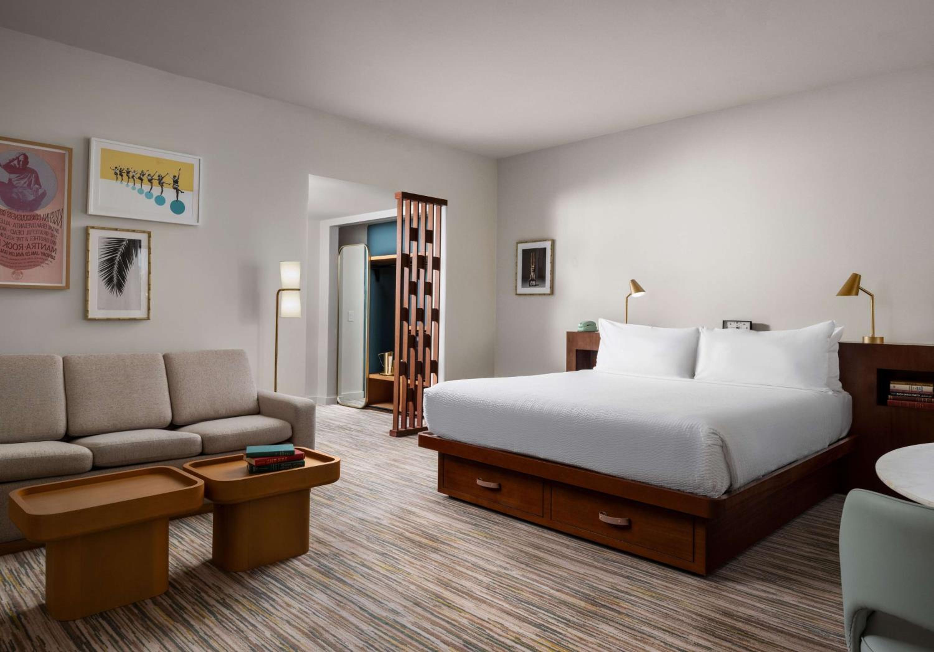 King Room with Sofa Bed - Non-Smoking - Photo 4