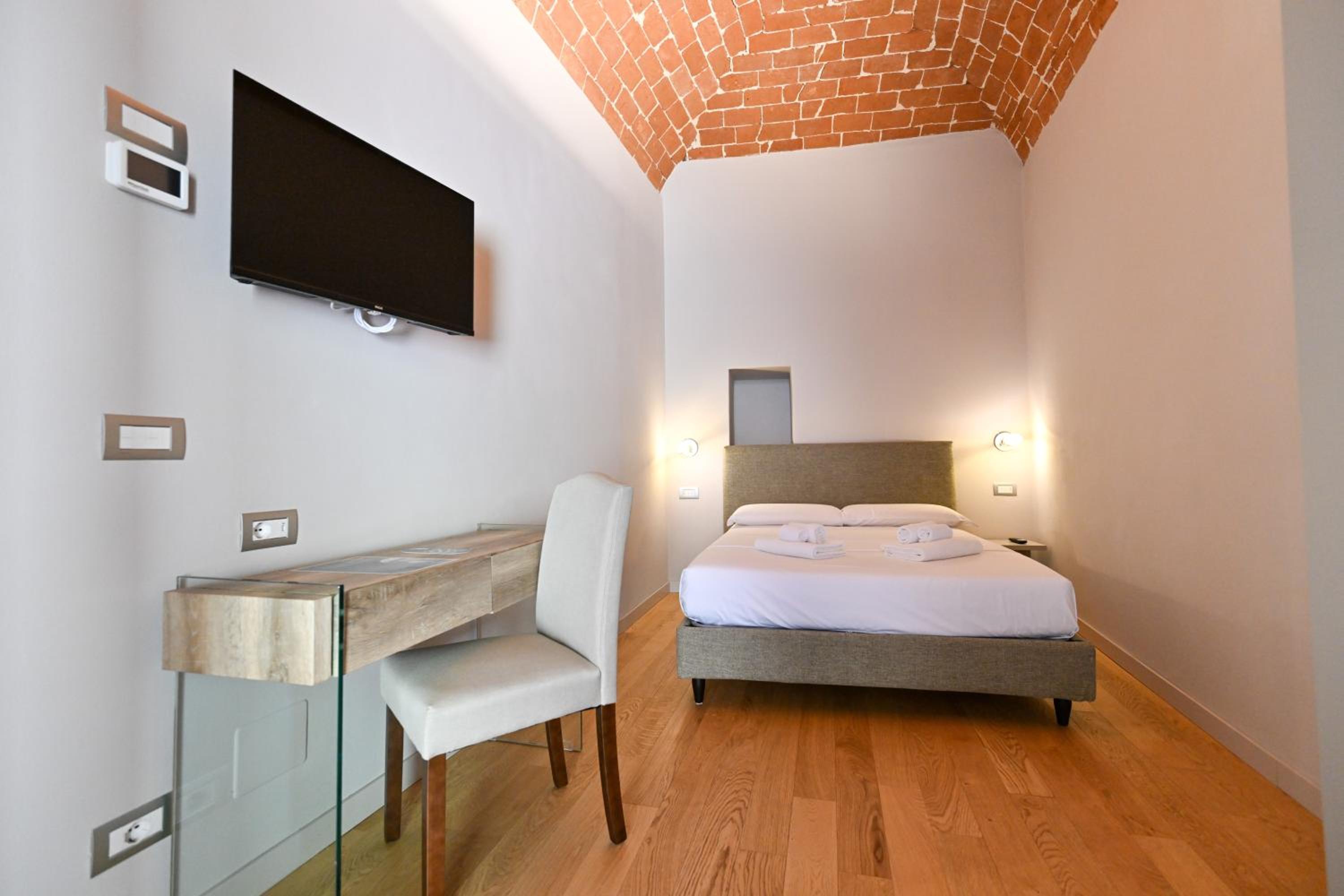 Standard Double Room photo 3