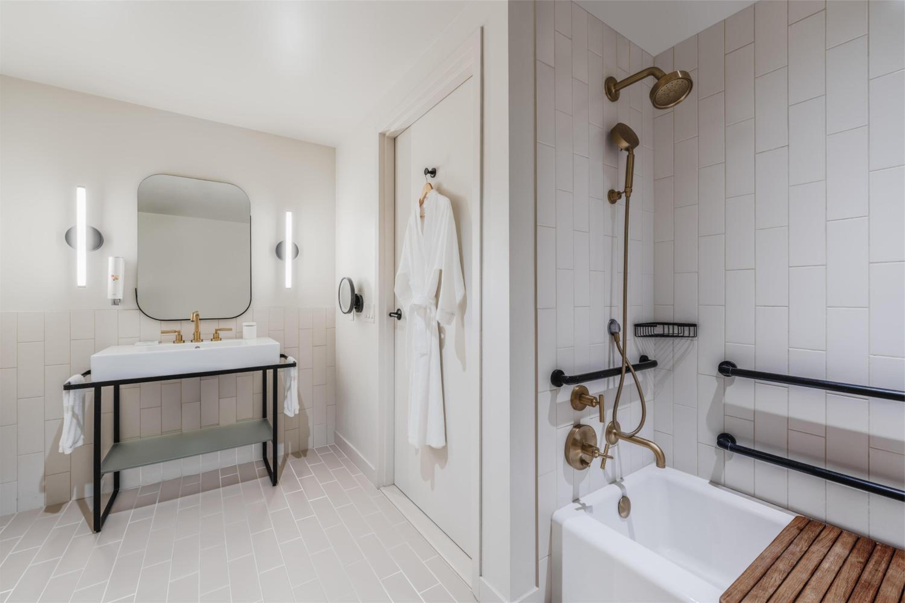 King Room - Mobility Access - Photo 4