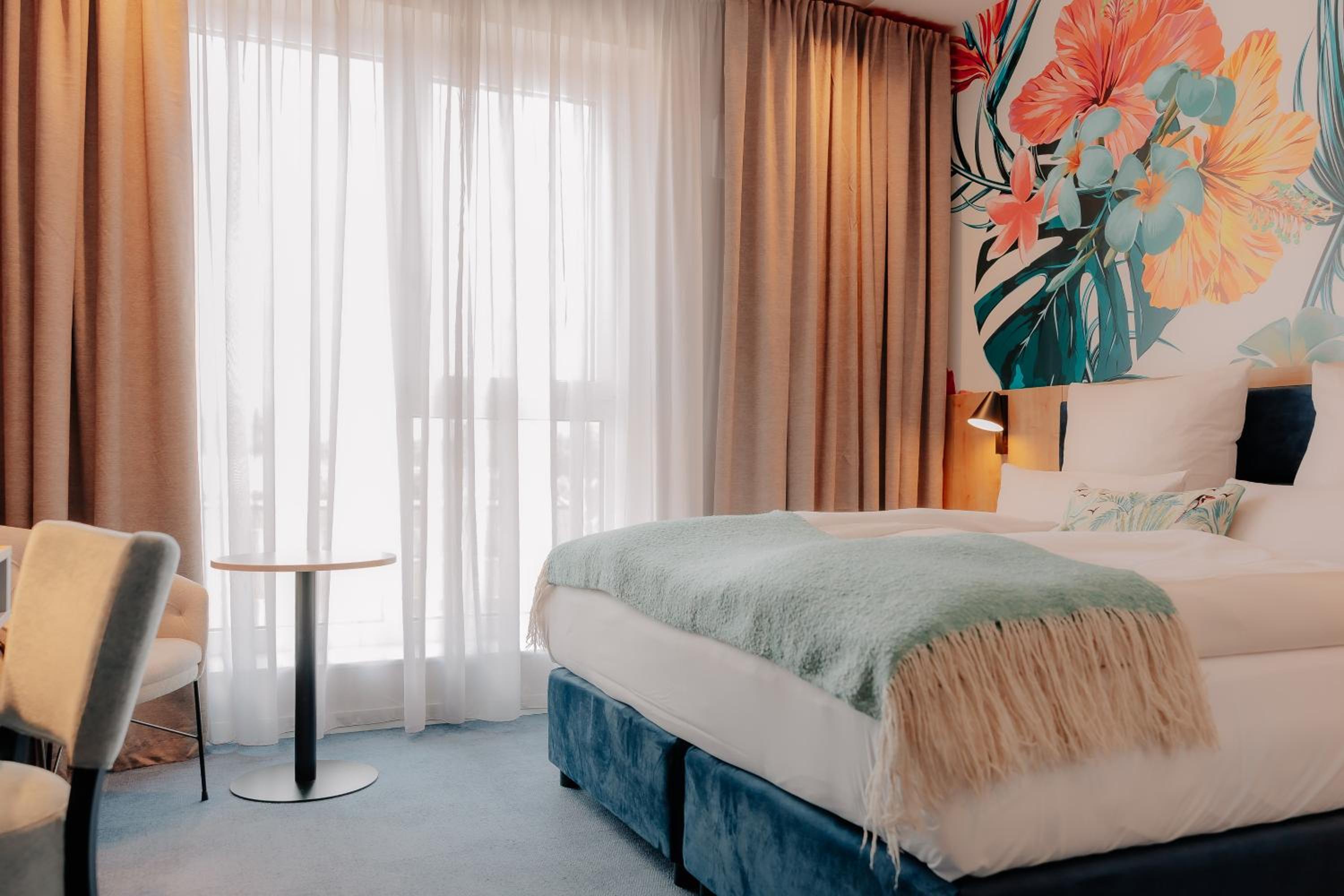 Large Double Room - Photo 1