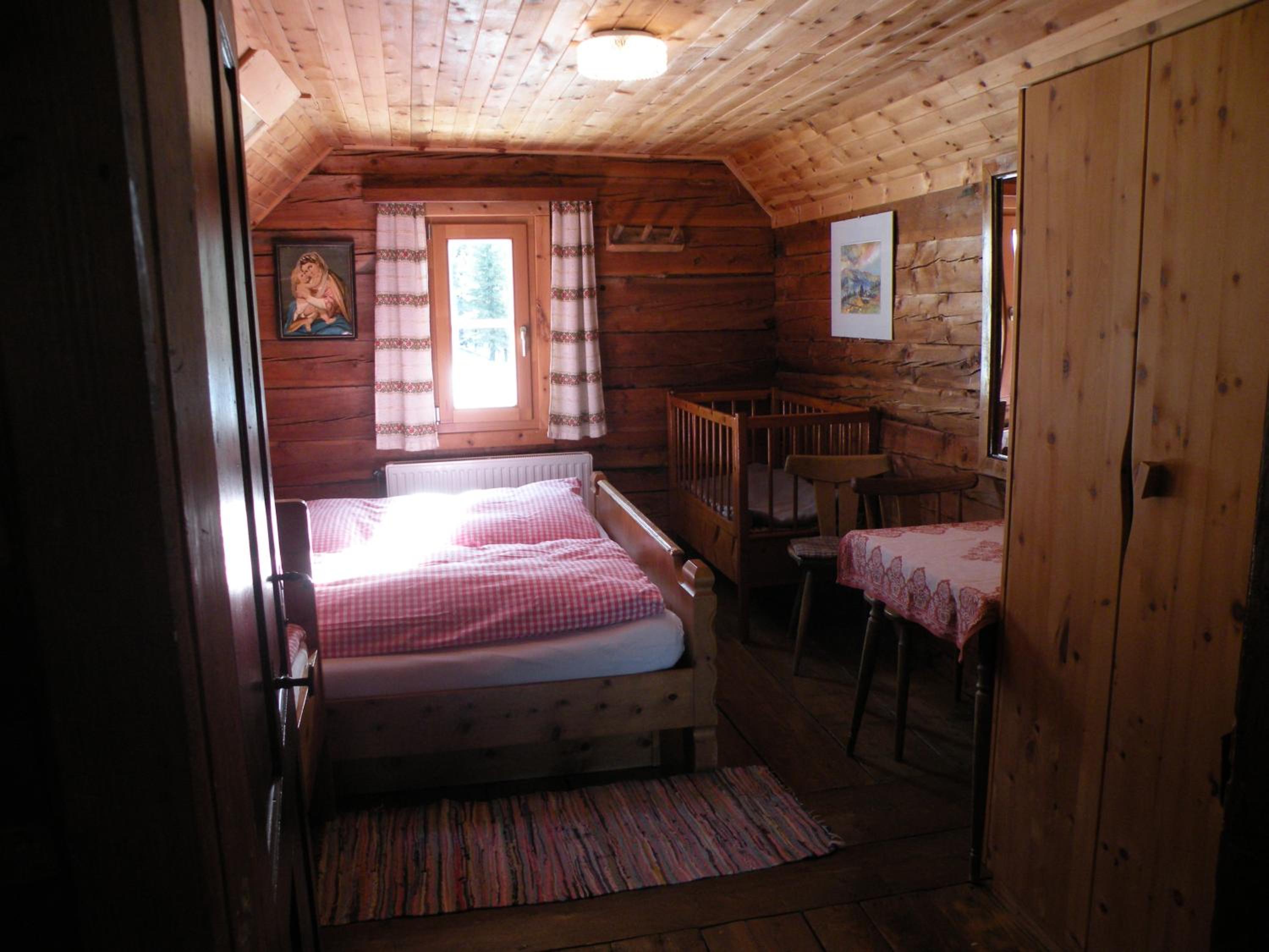 Three-Bedroom House - Photo 3
