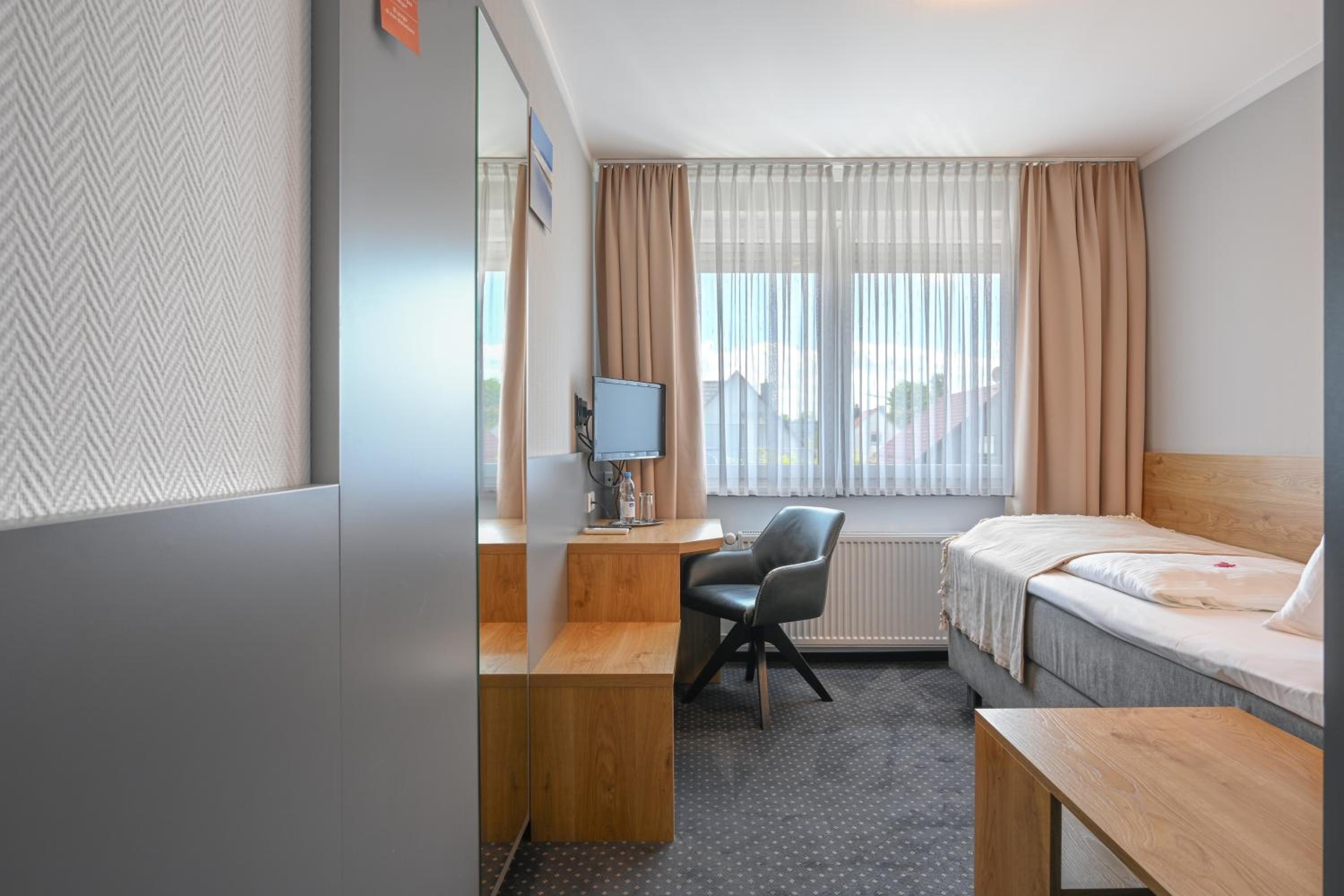 Single Room photo 2