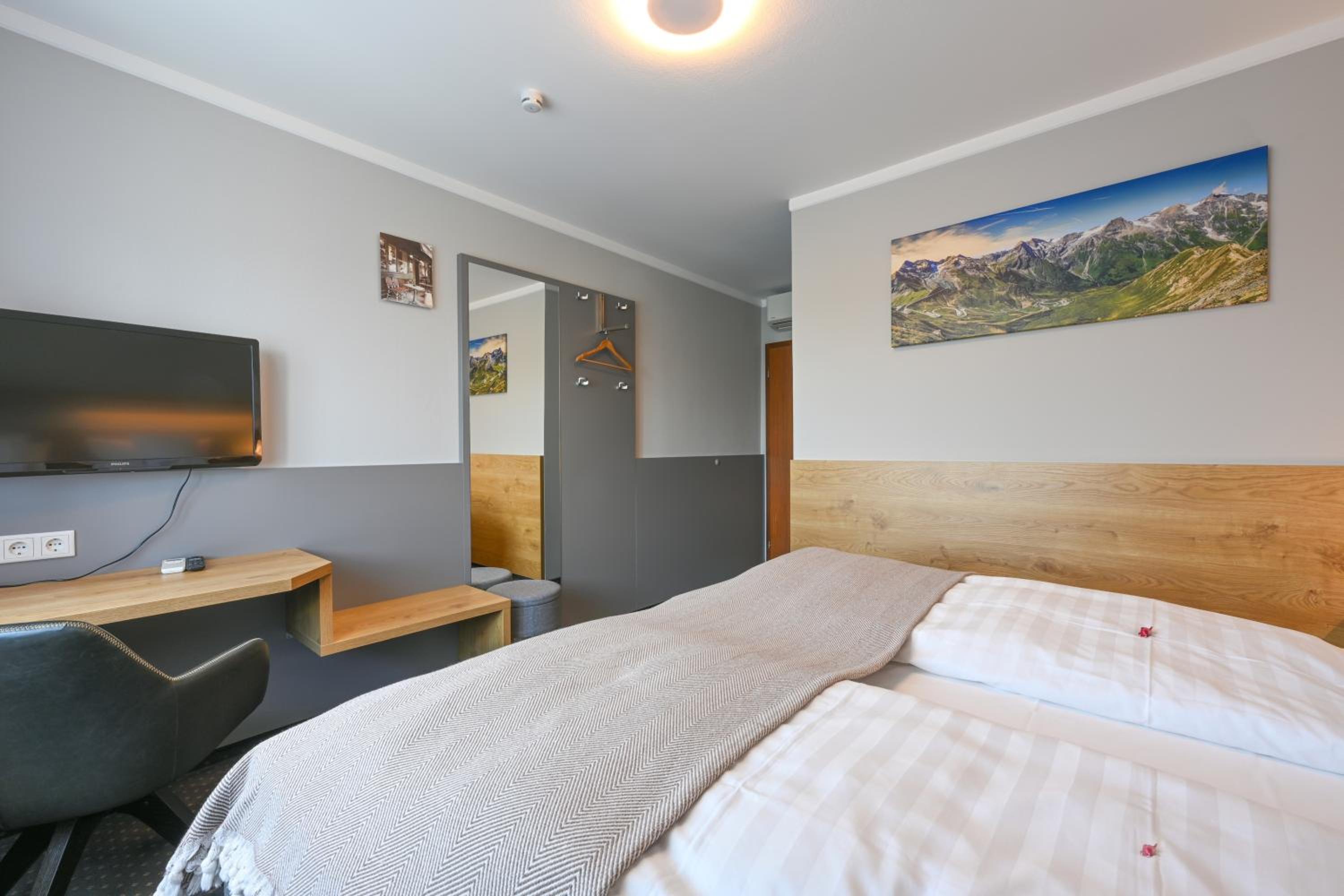 Double Room - Photo 5