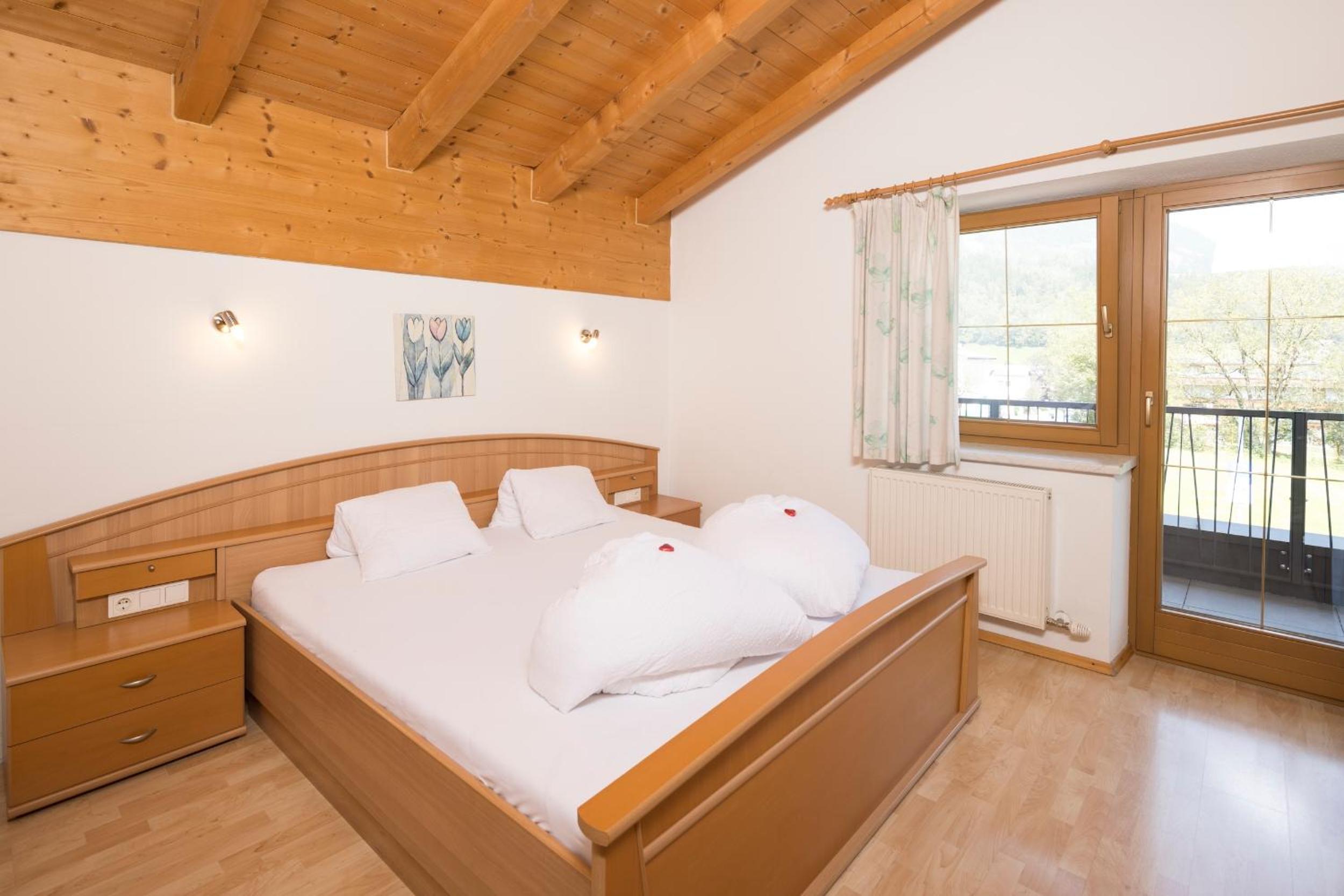 Two-Bedroom Apartment with Balcony and Terrace photo 3