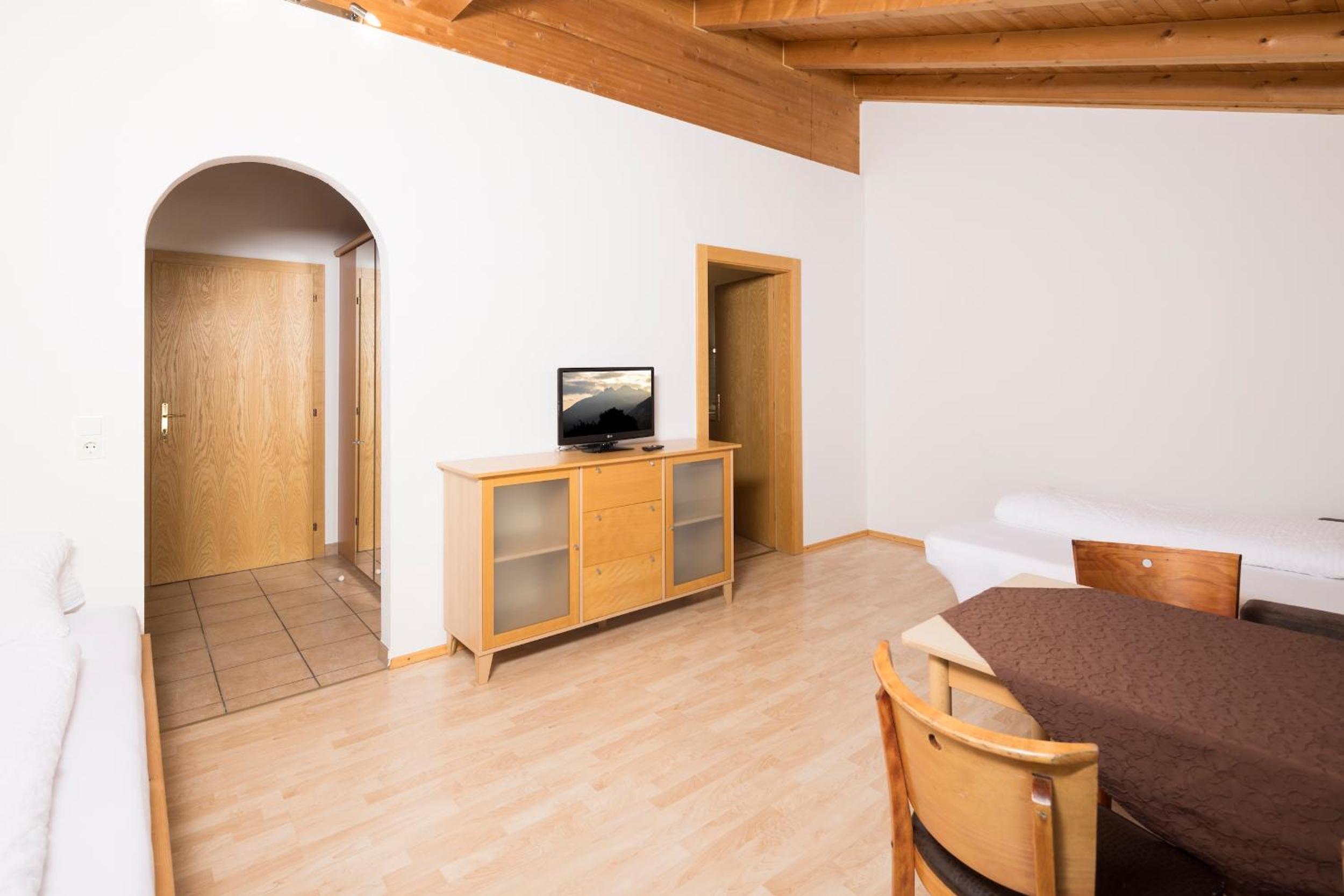 One-Bedroom Apartment with Terrace photo 2