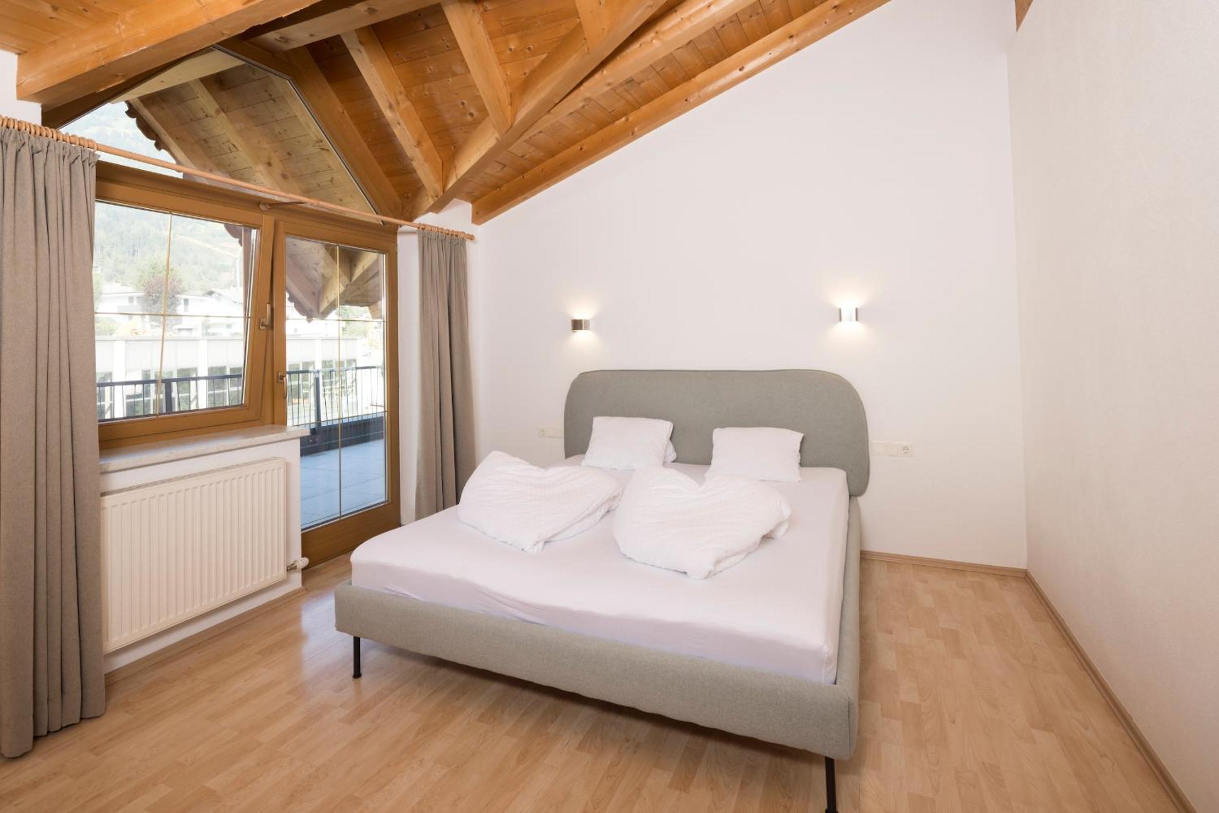 One-Bedroom Apartment with Terrace photo 3