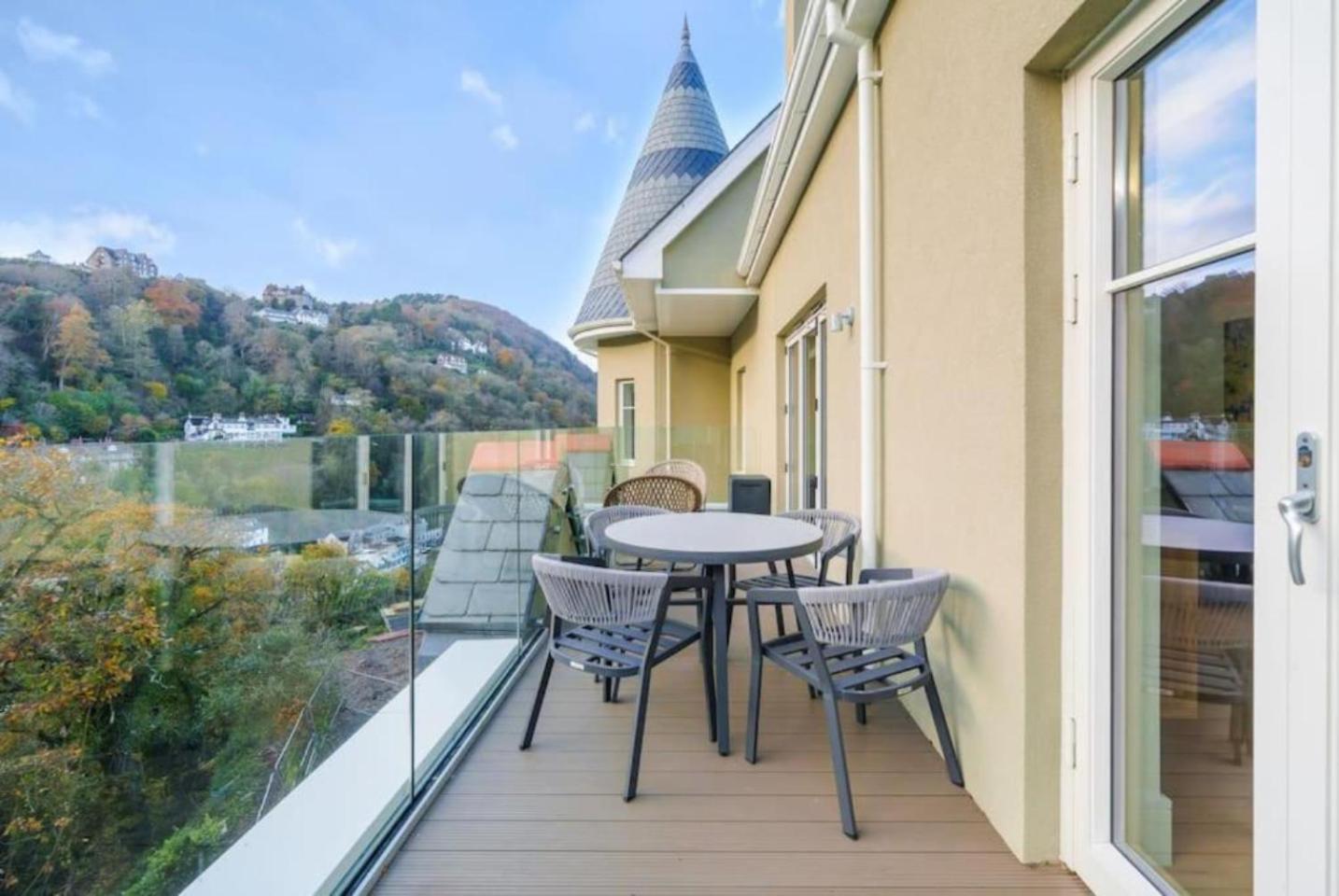 Two-Bedroom Apartment with River View photo 3
