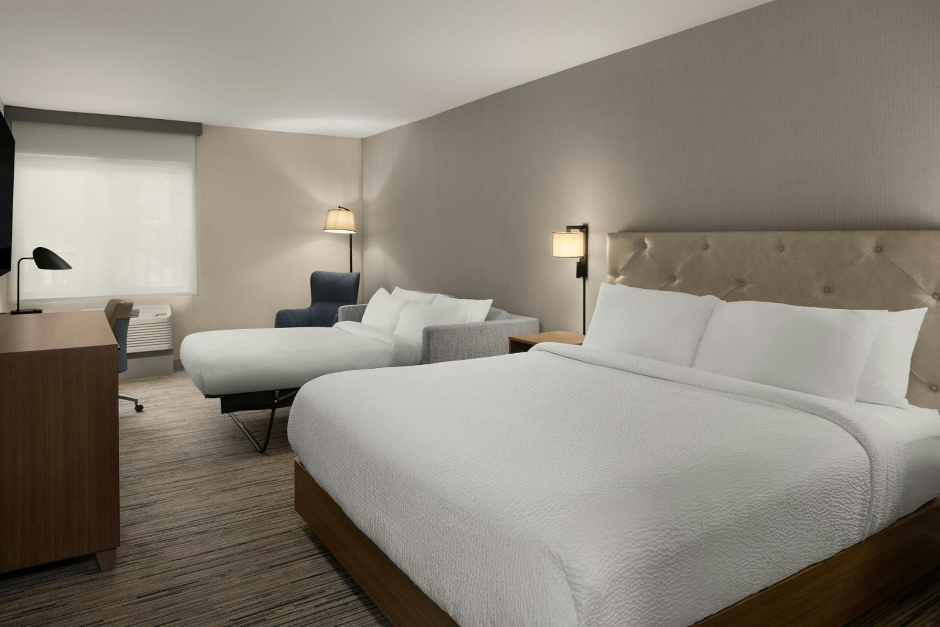 Larger King Room with Sofa Bed and Adapted Tub - Mobility and Hearing Accessible - Photo 4