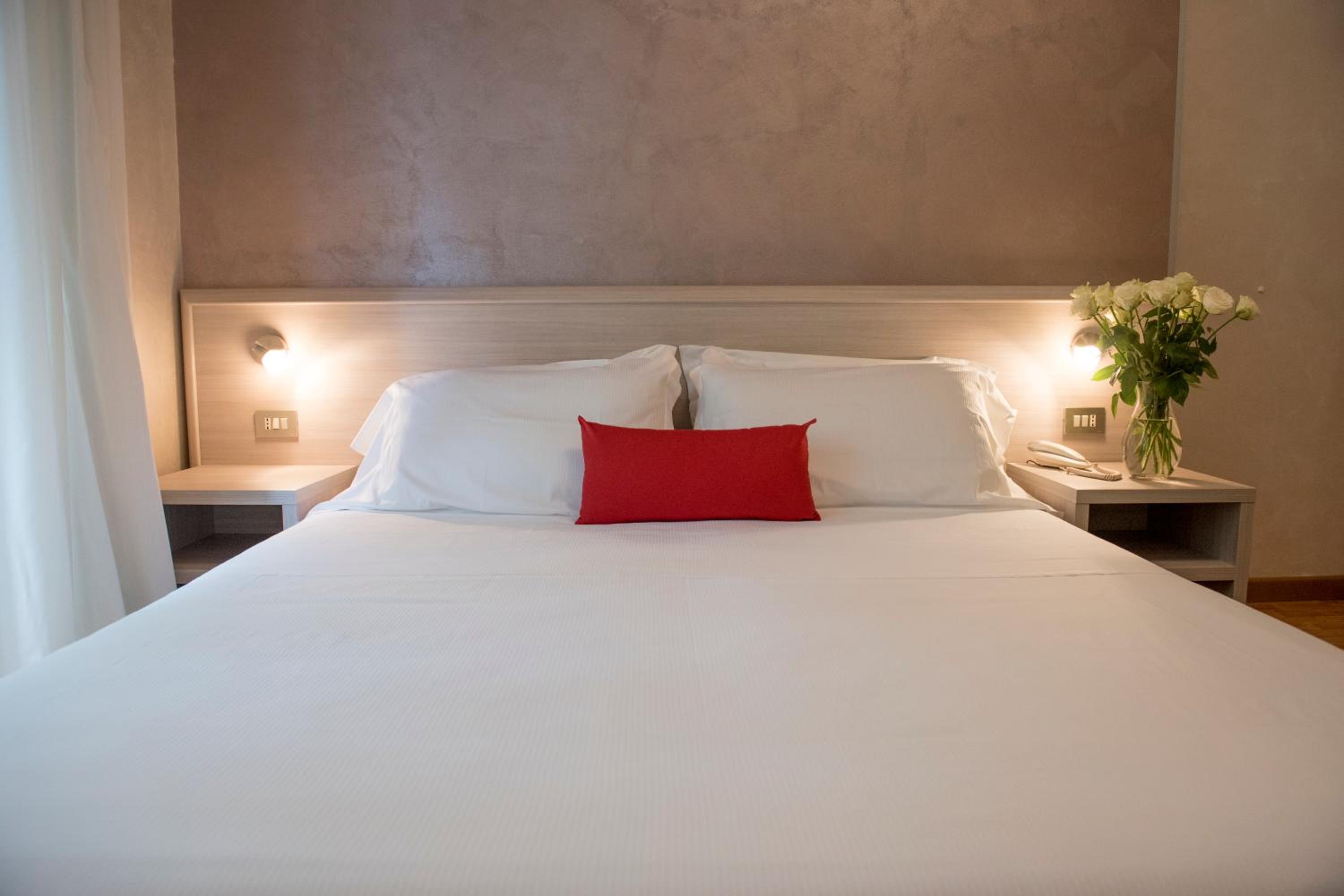 Double or Twin Room - Photo 6