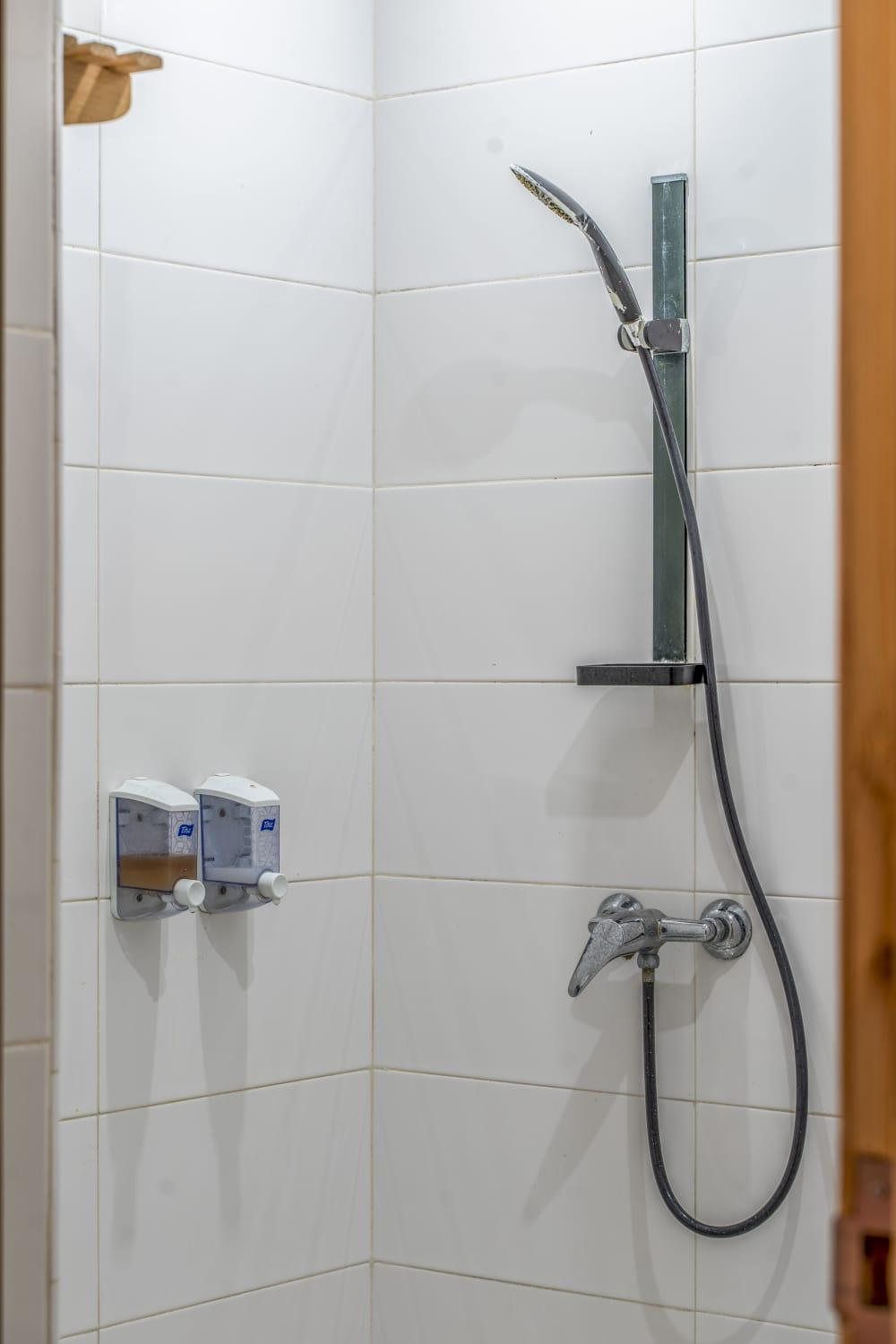 Single Room with Shared Shower and Toilet photo 2