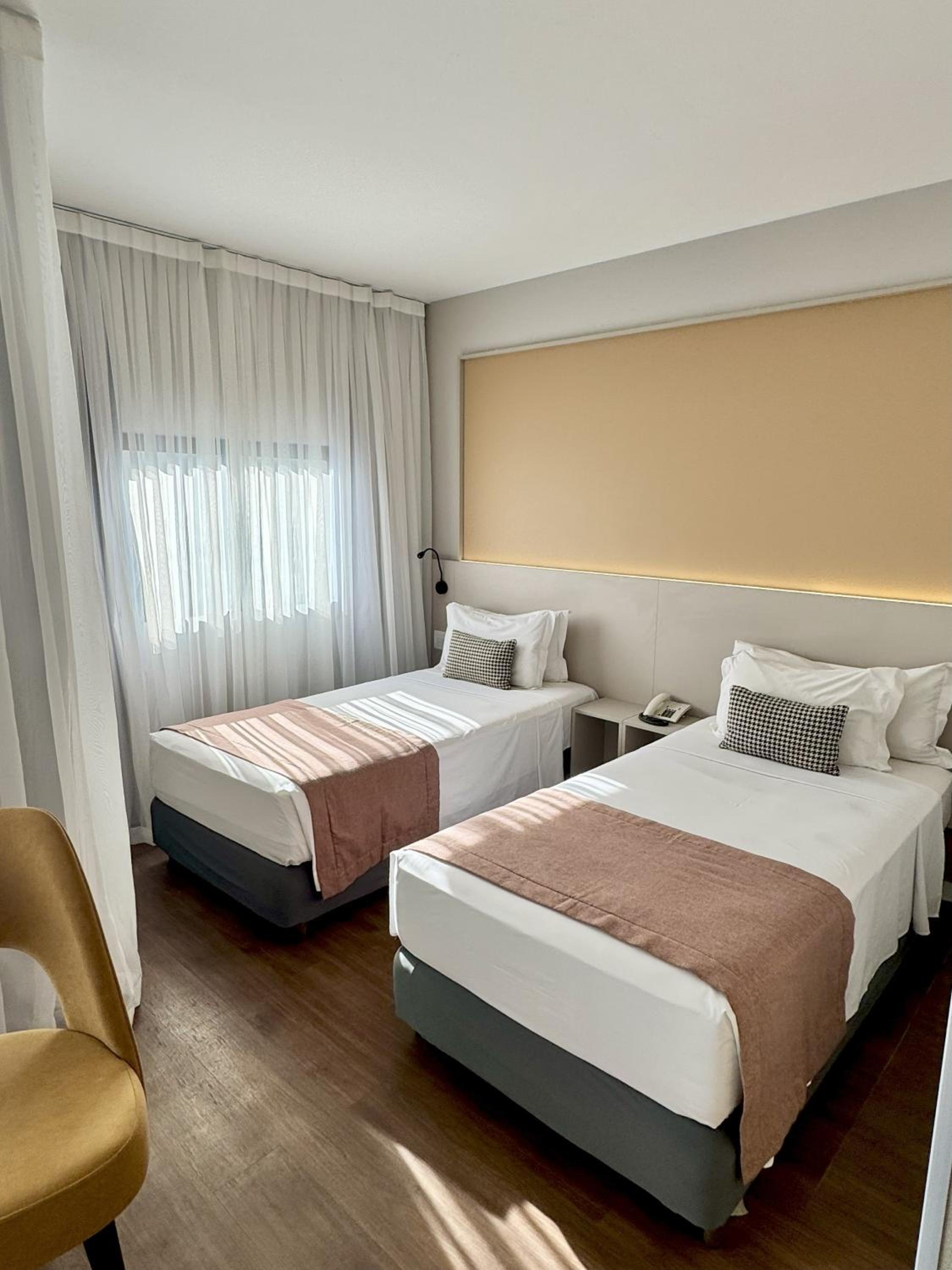 Deluxe Twin Room photo 2