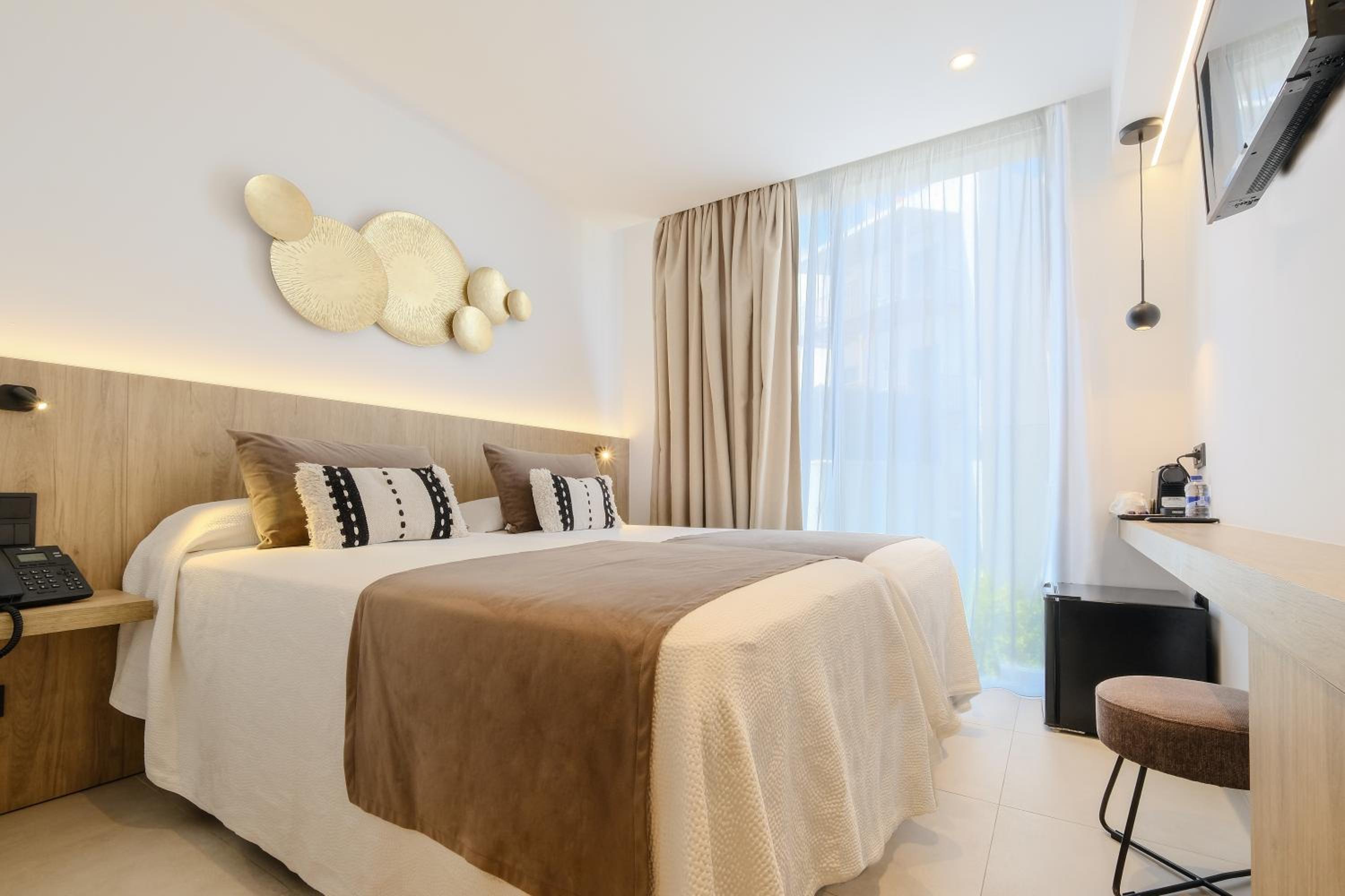 Double Room with Balcony (2 Adults + 1 Child)