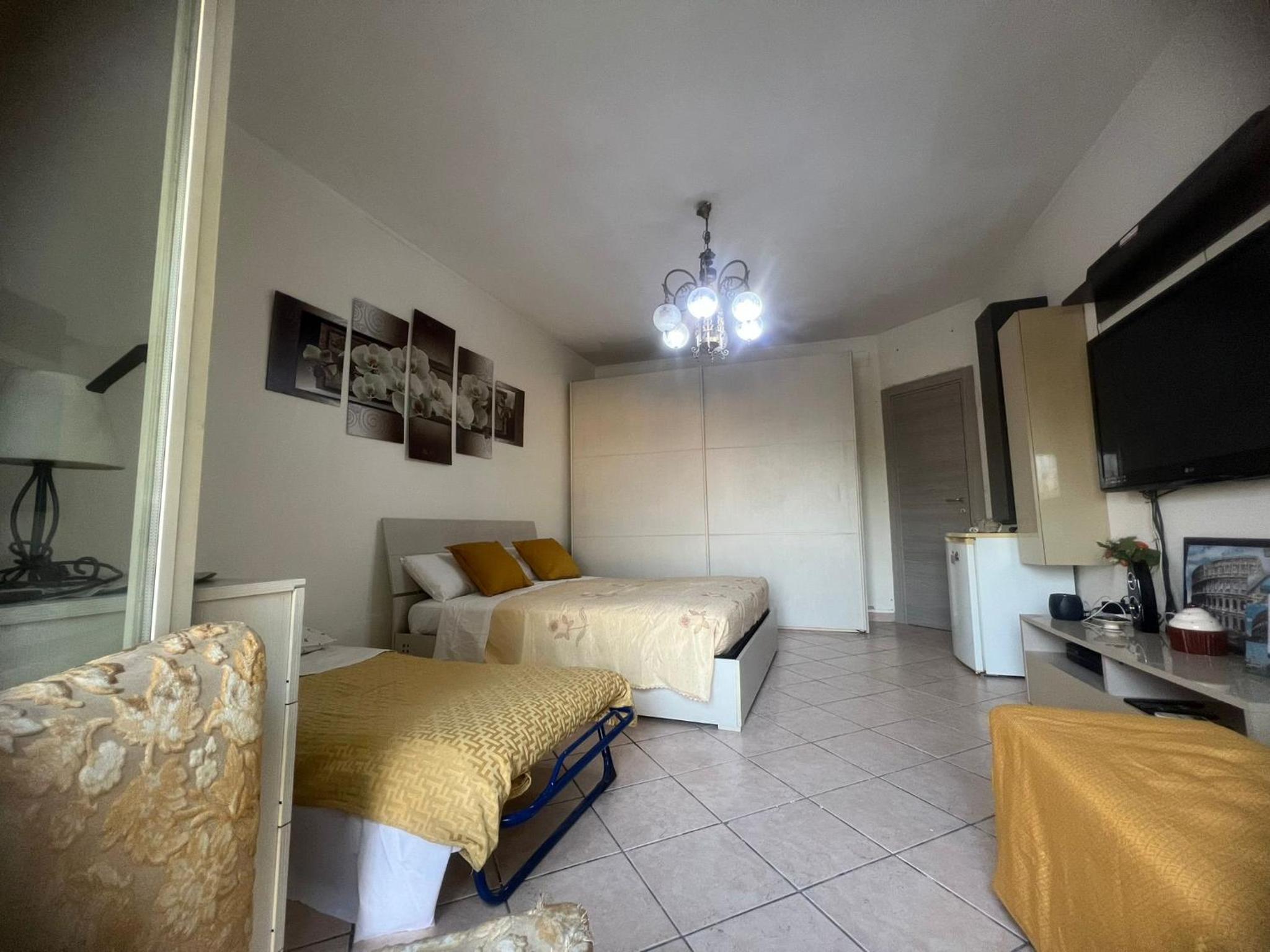 Standard Double Room with Shared Bathroom