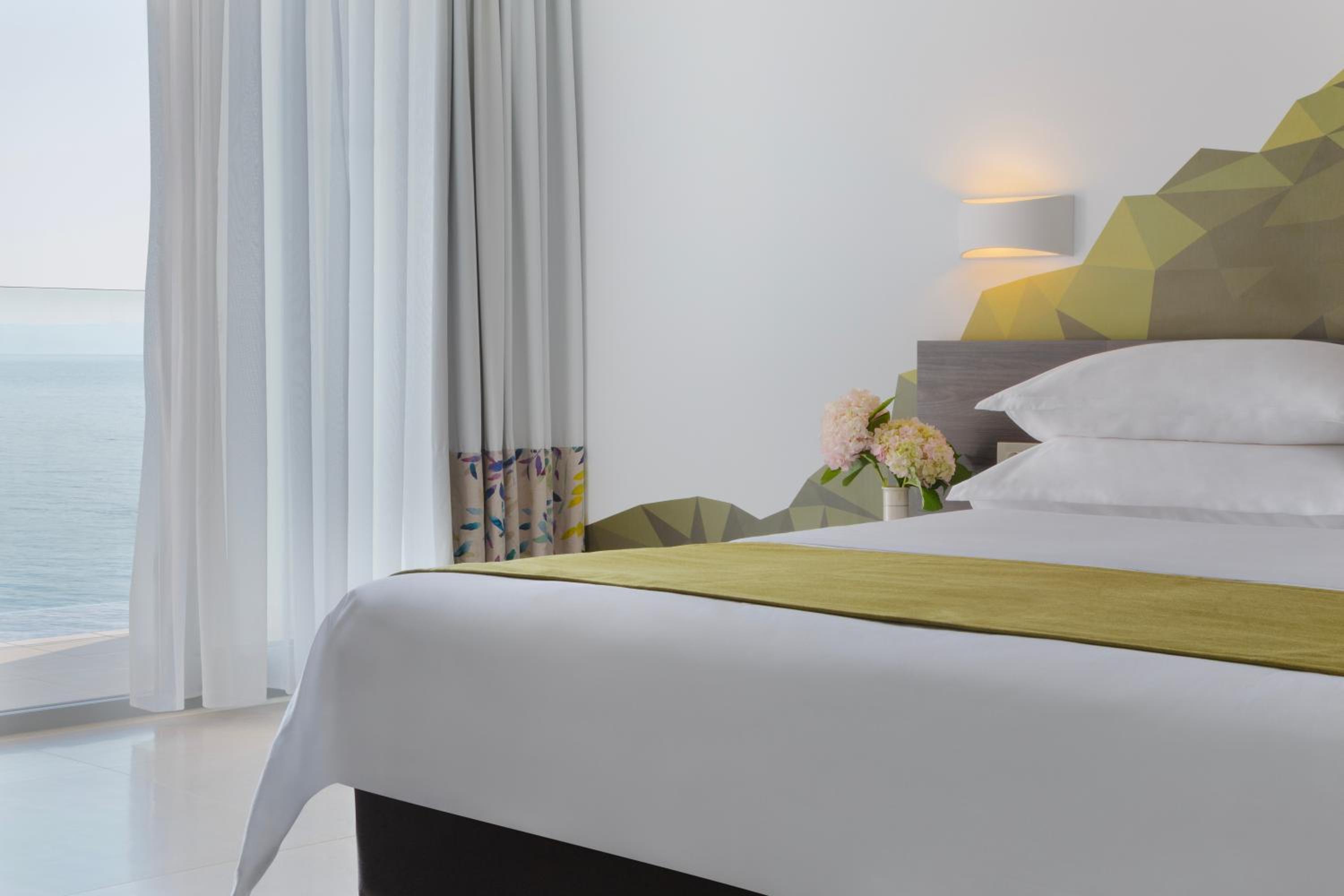 Suite with Balcony - Photo 6