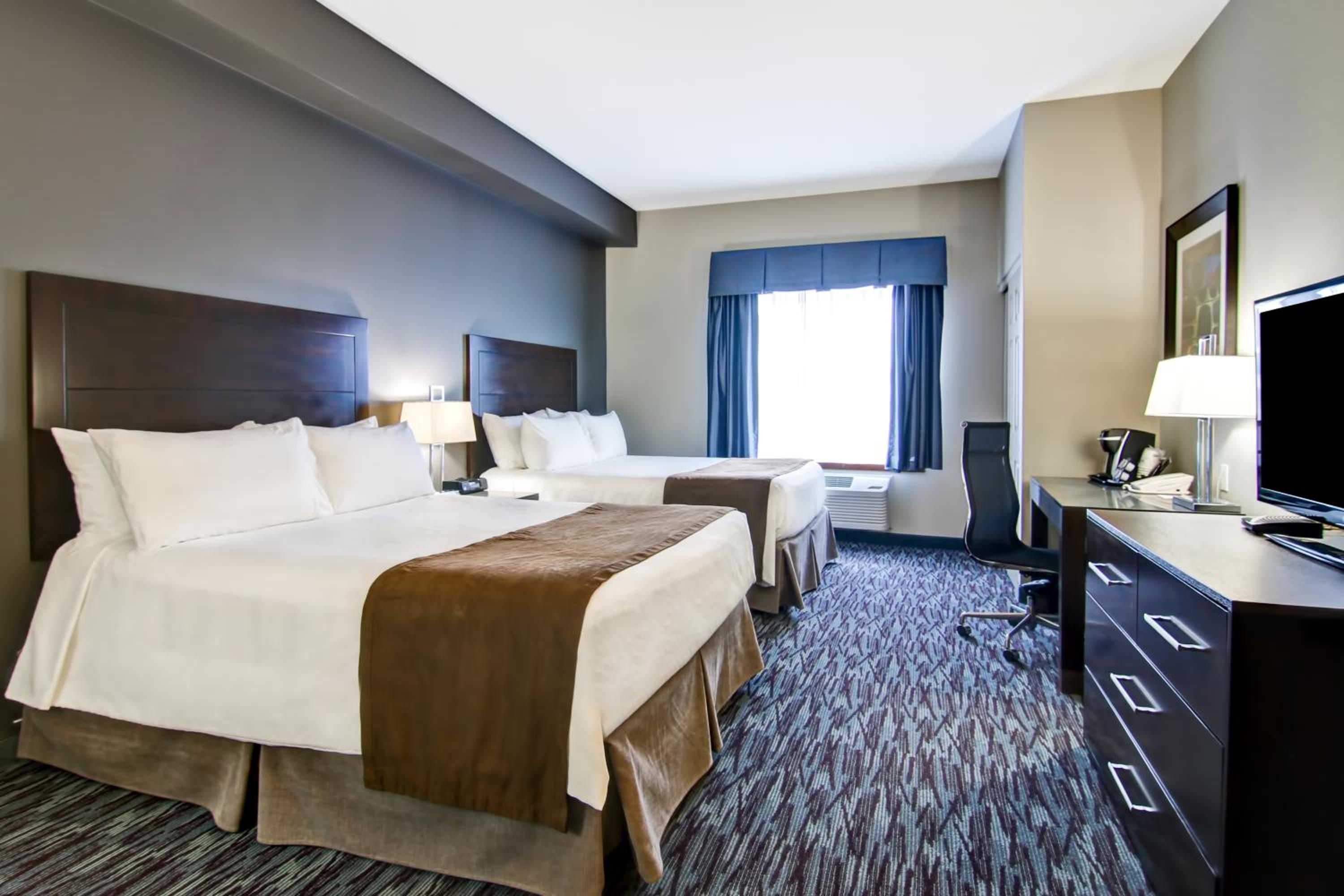 Queen Room with Two Queen Beds and Bath Tub - Disability Access/Non-Smoking