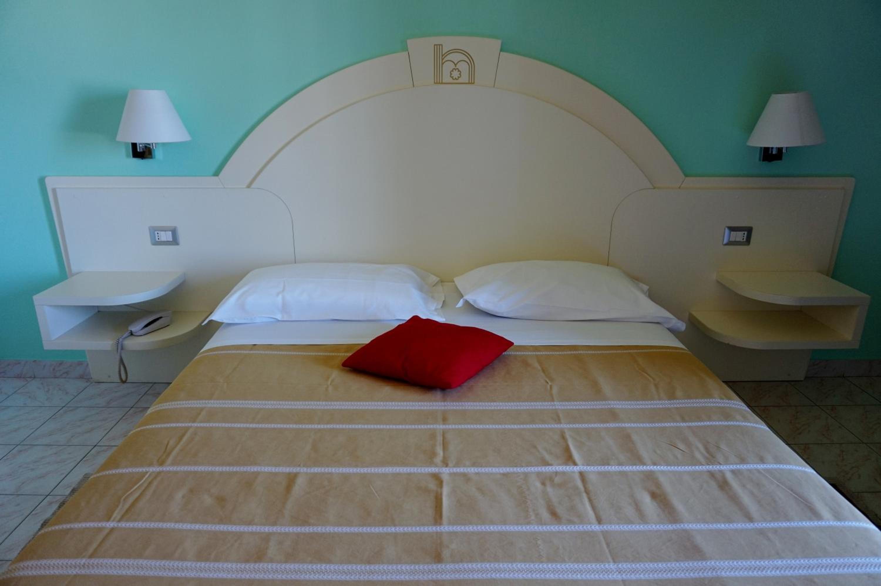 Standard Double or Twin Room - Photo 5