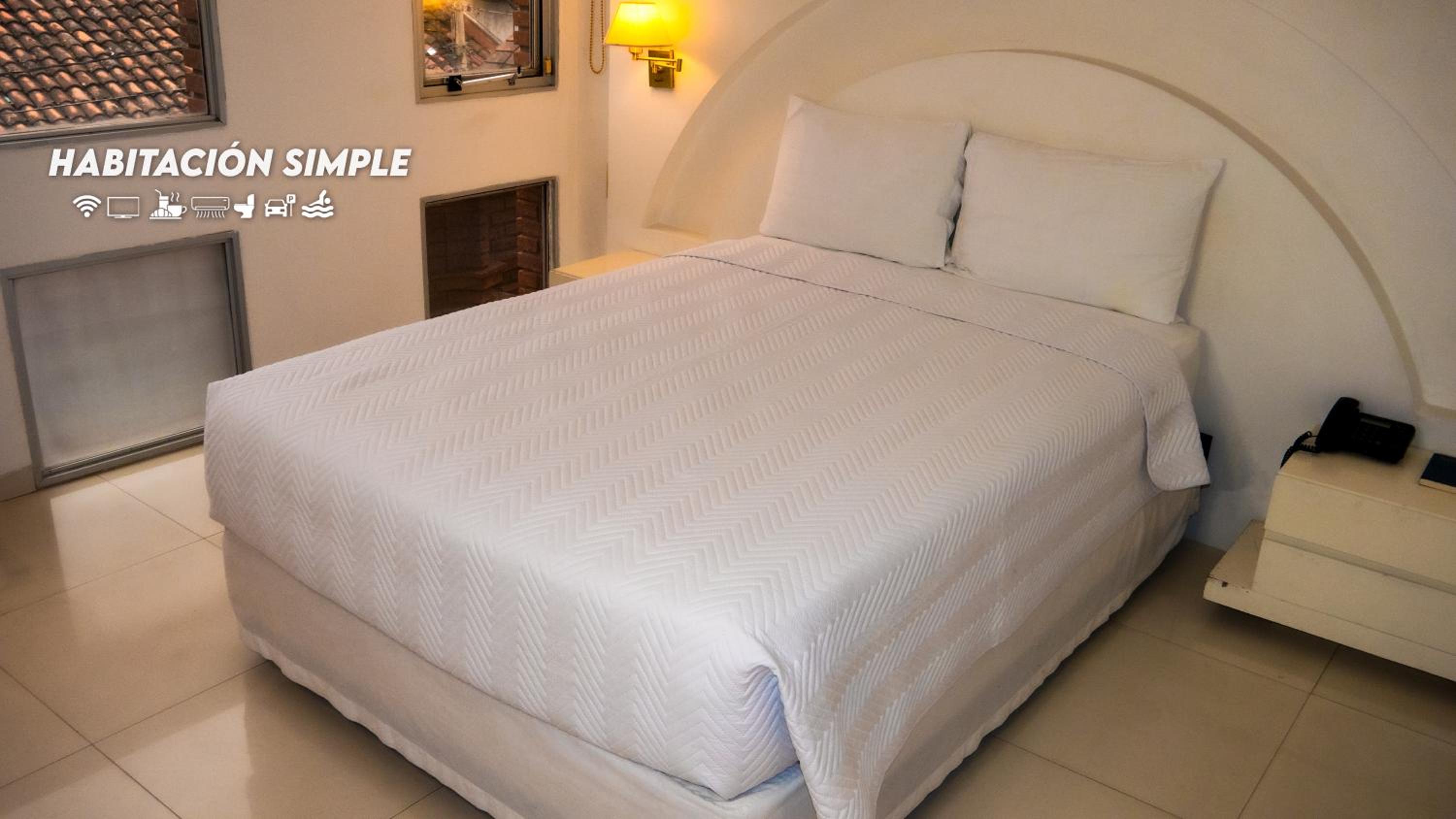 Single Room with Private Bathroom photo 3