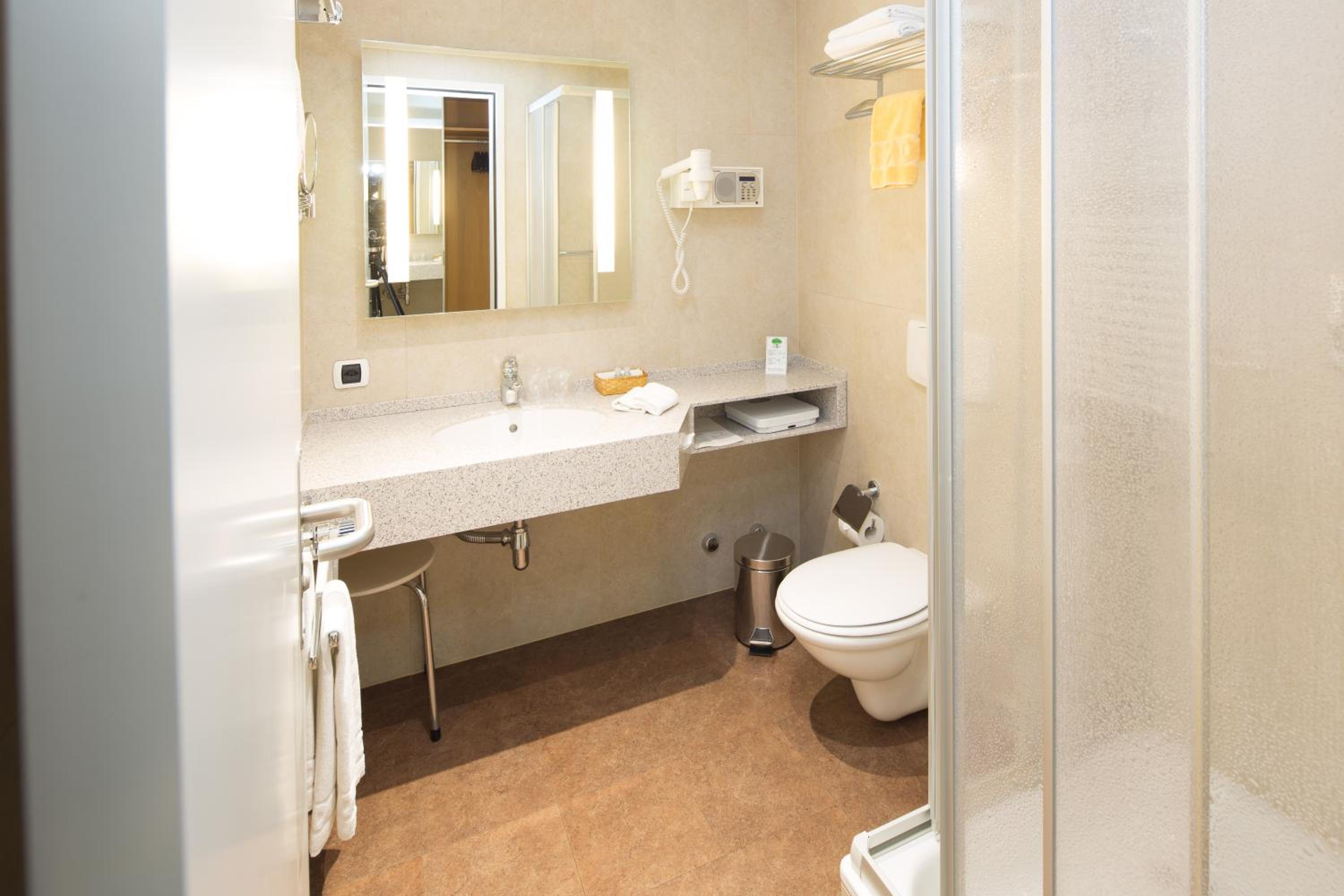 Standard Twin Room photo 2