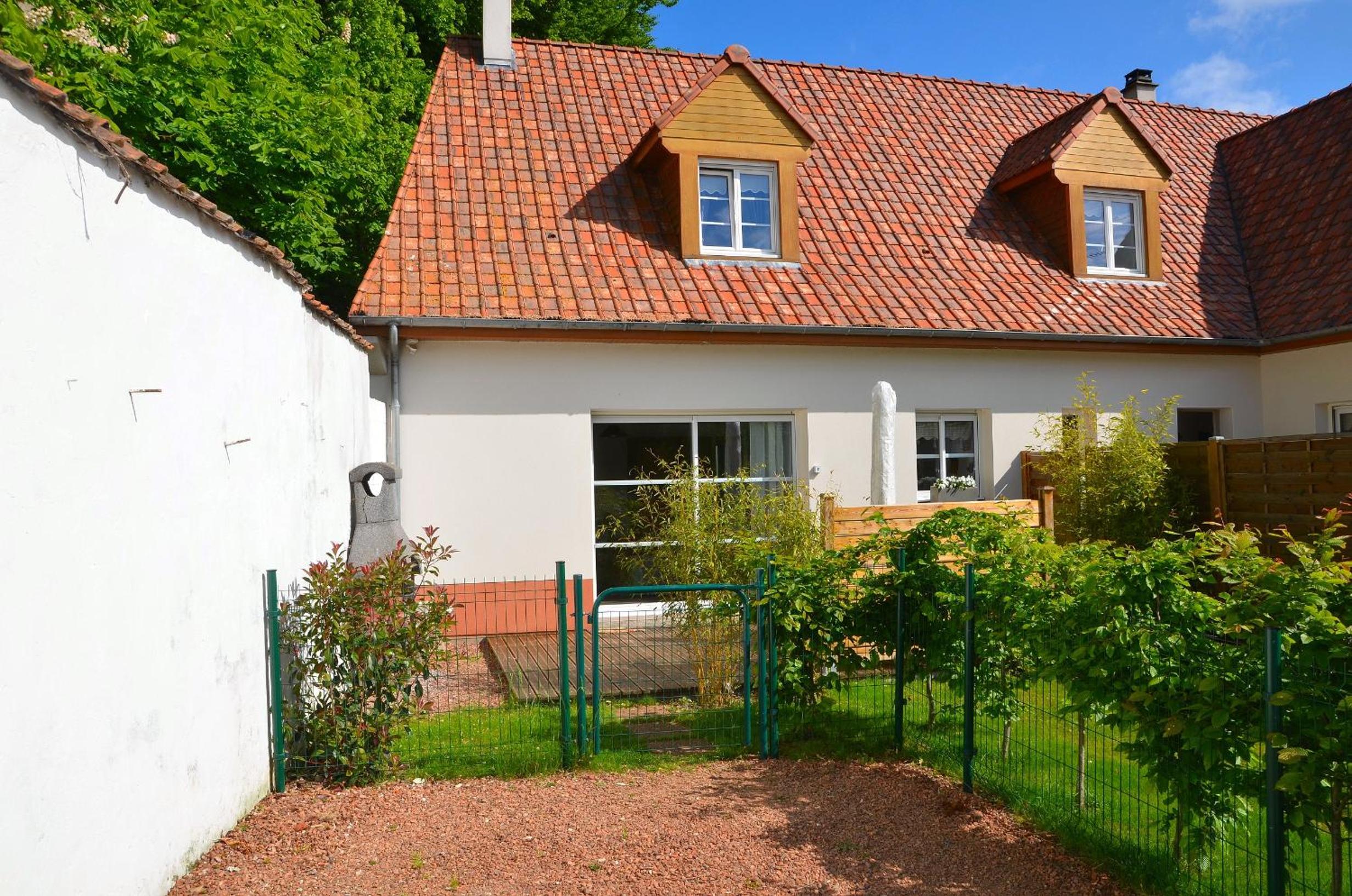 Three-Bedroom House photo 3