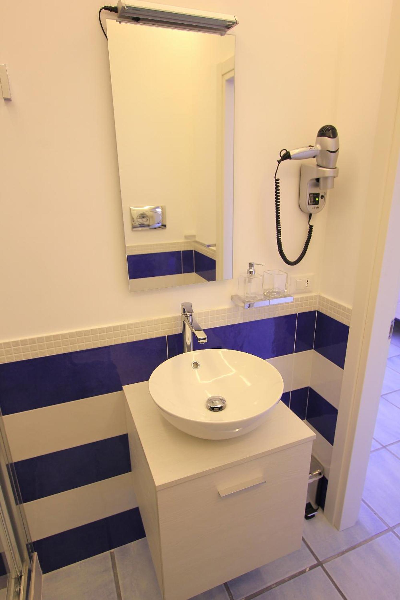 Deluxe Double Room with Balcony and Sea View - Photo 18