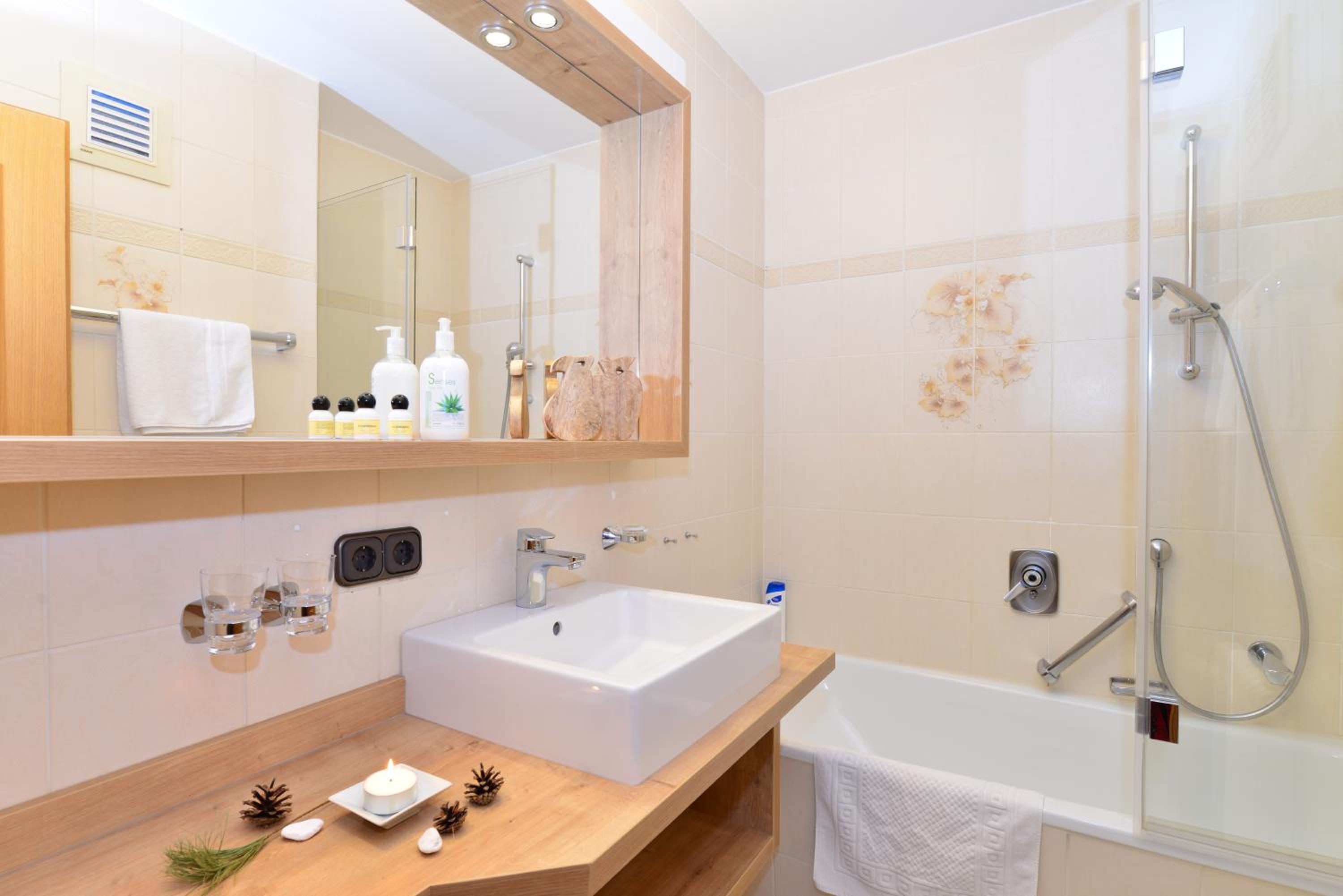 Comfort Double Room with Balcony - Photo 6