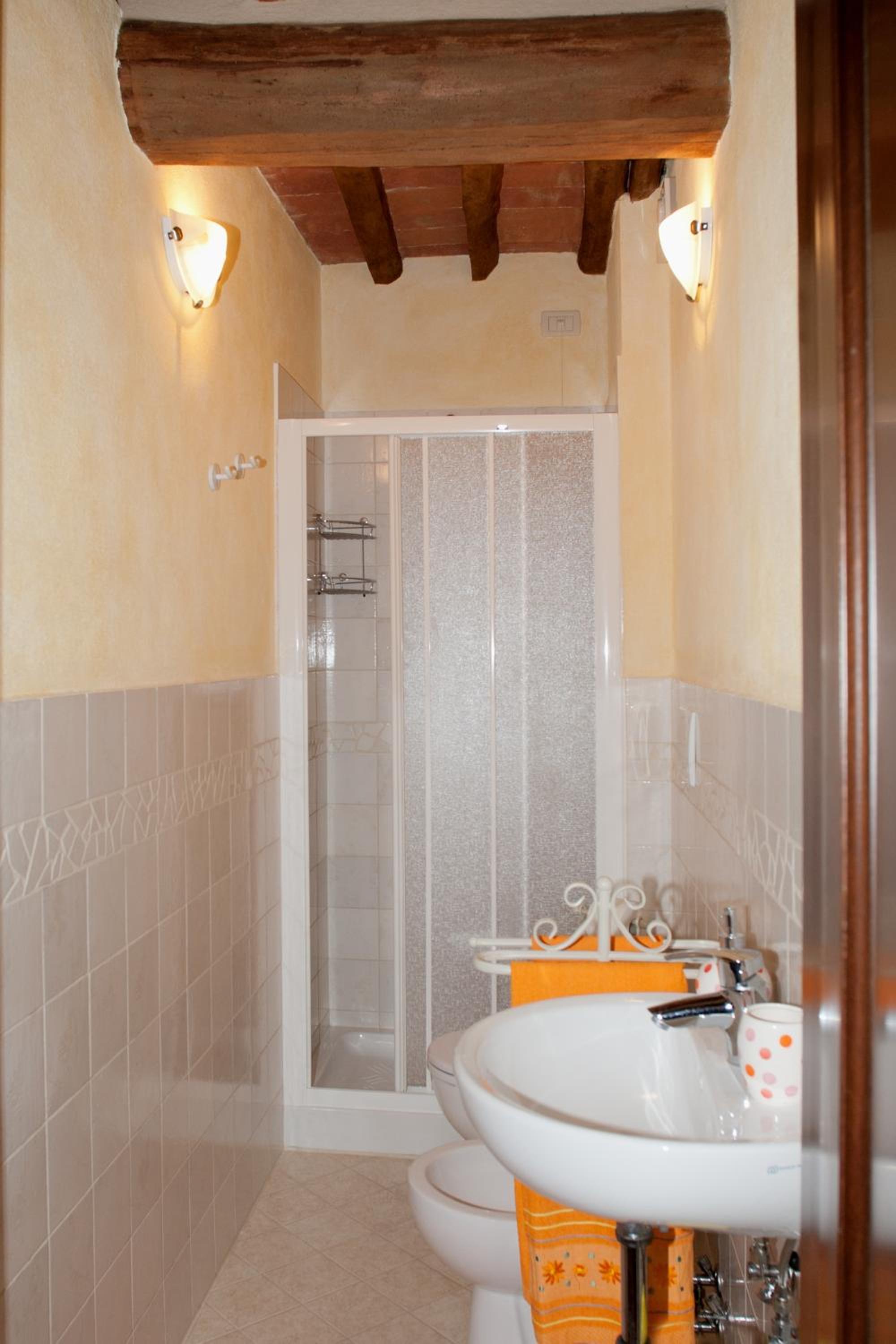 Apartment with Terrace - Photo 12