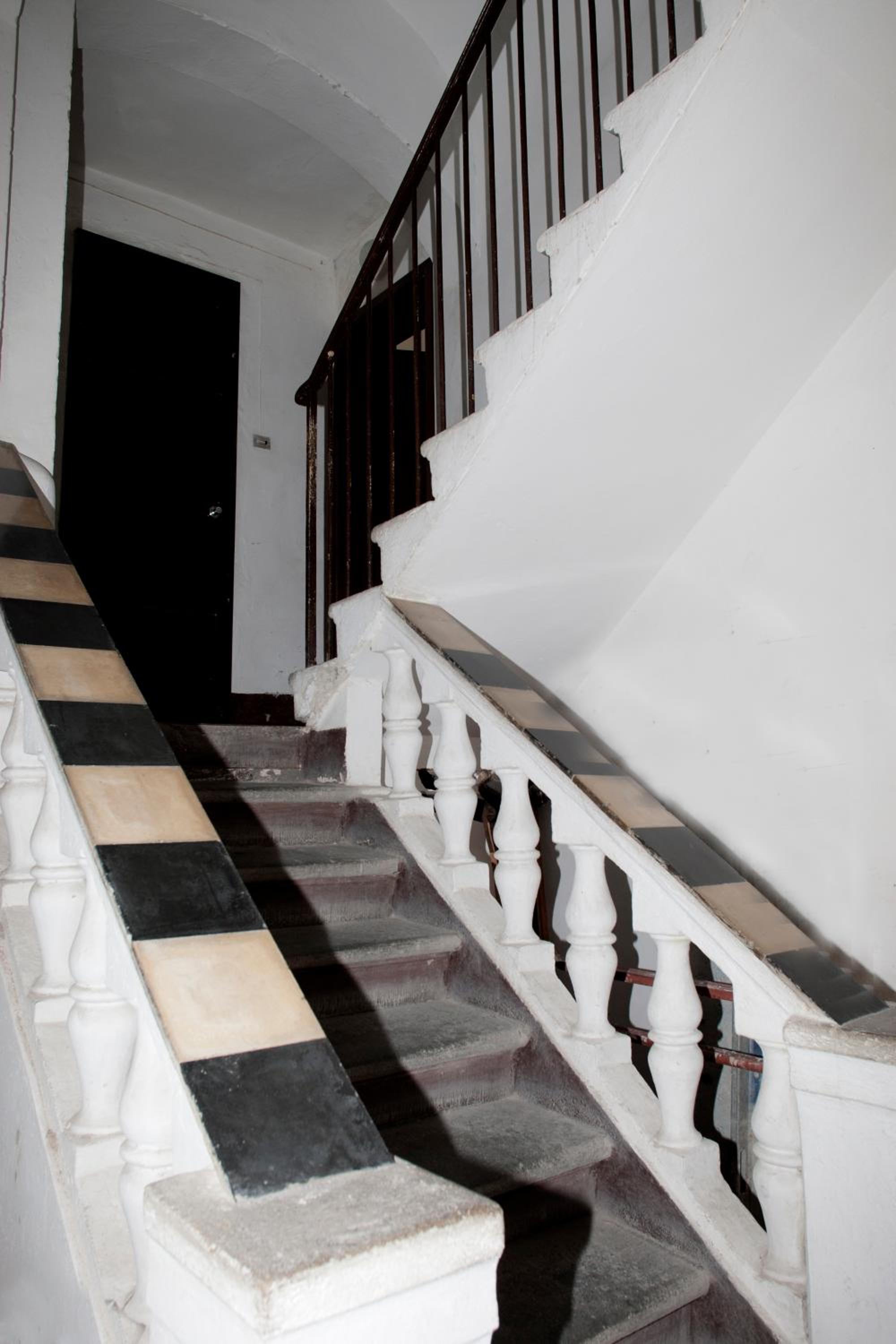 Apartment with Terrace - Photo 11