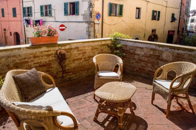 Apartment with Terrace - Photo 7