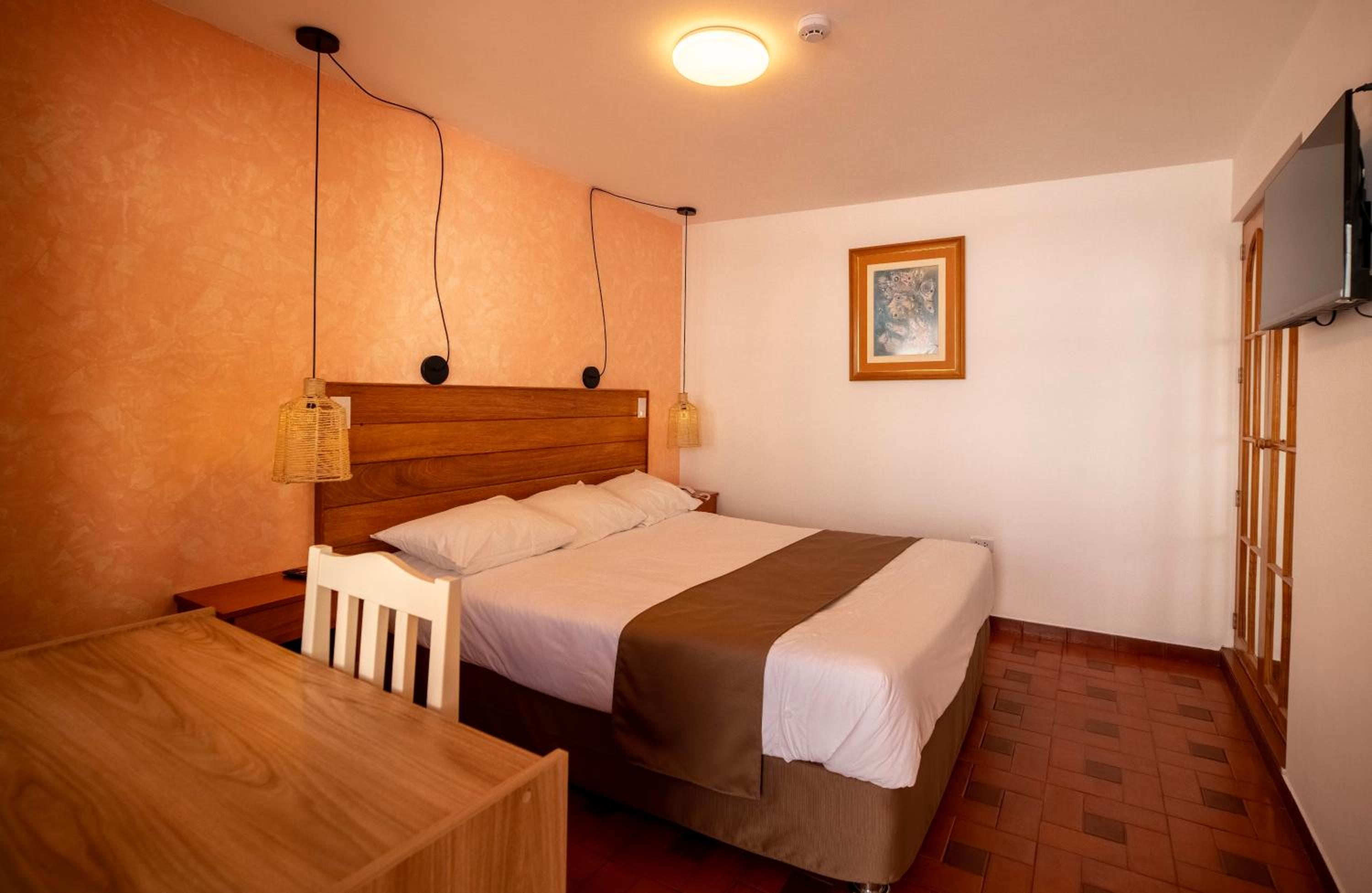 Standard Queen Room