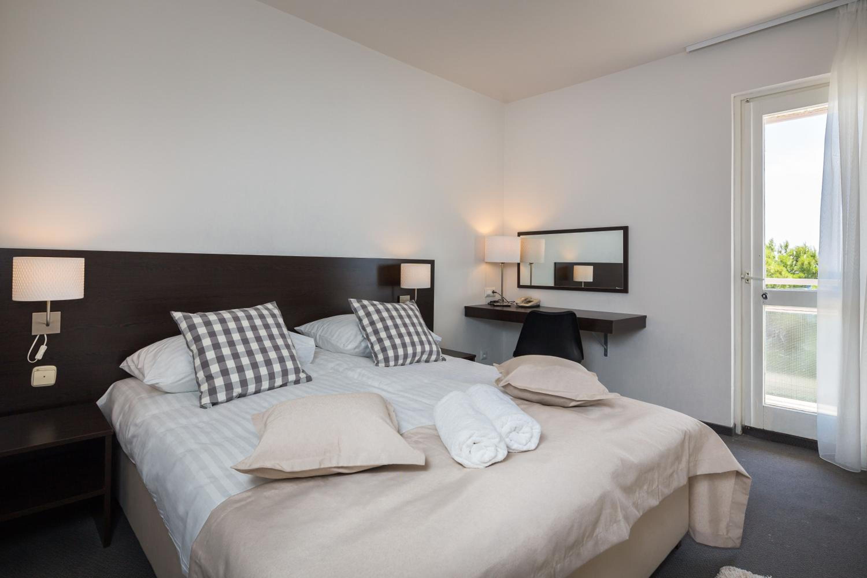 Classic Double Room with Balcony and Sea View photo 2