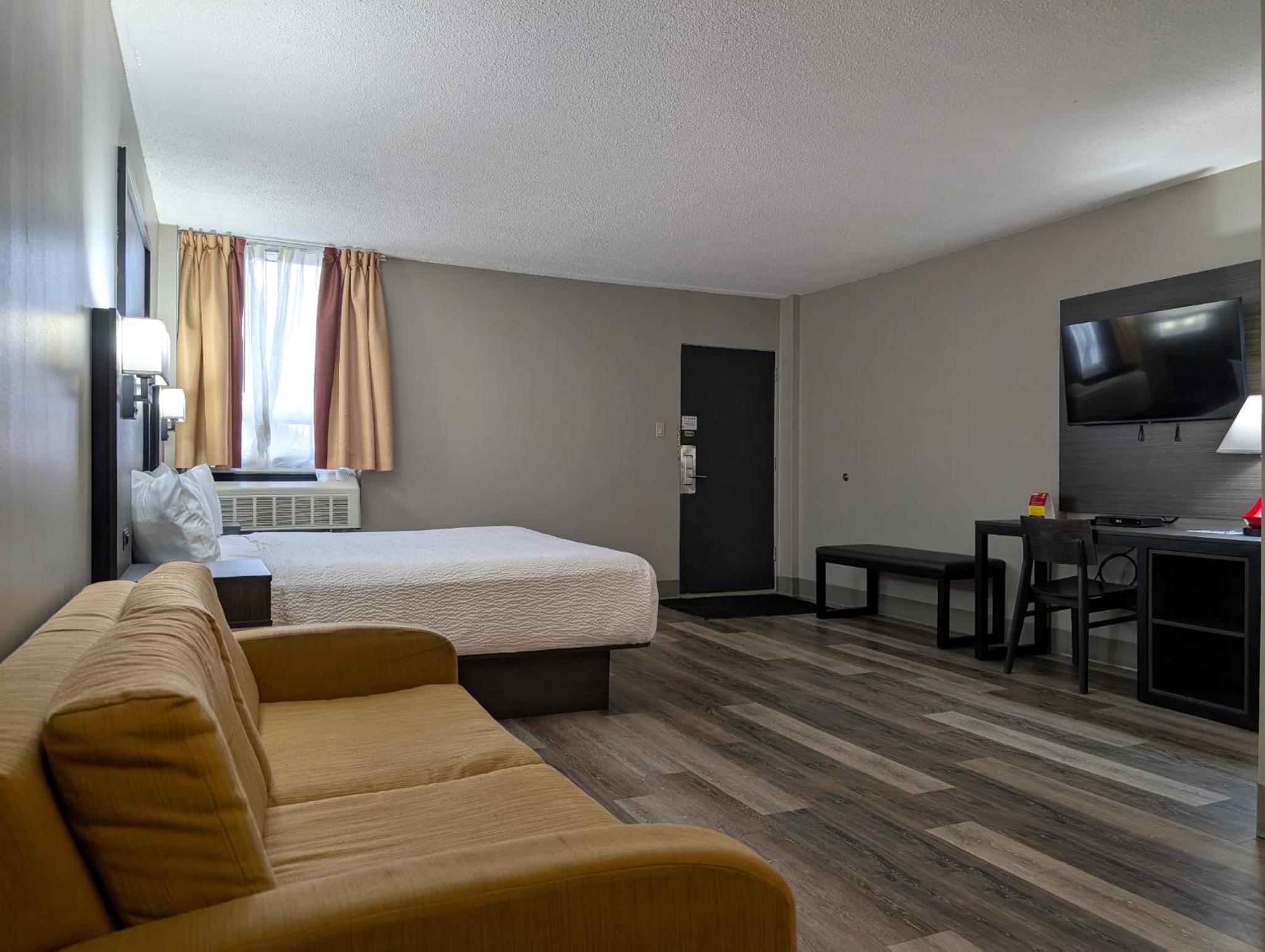 Studio Suite with One King Bed - Ground Floor - Non-Smoking - Photo 10