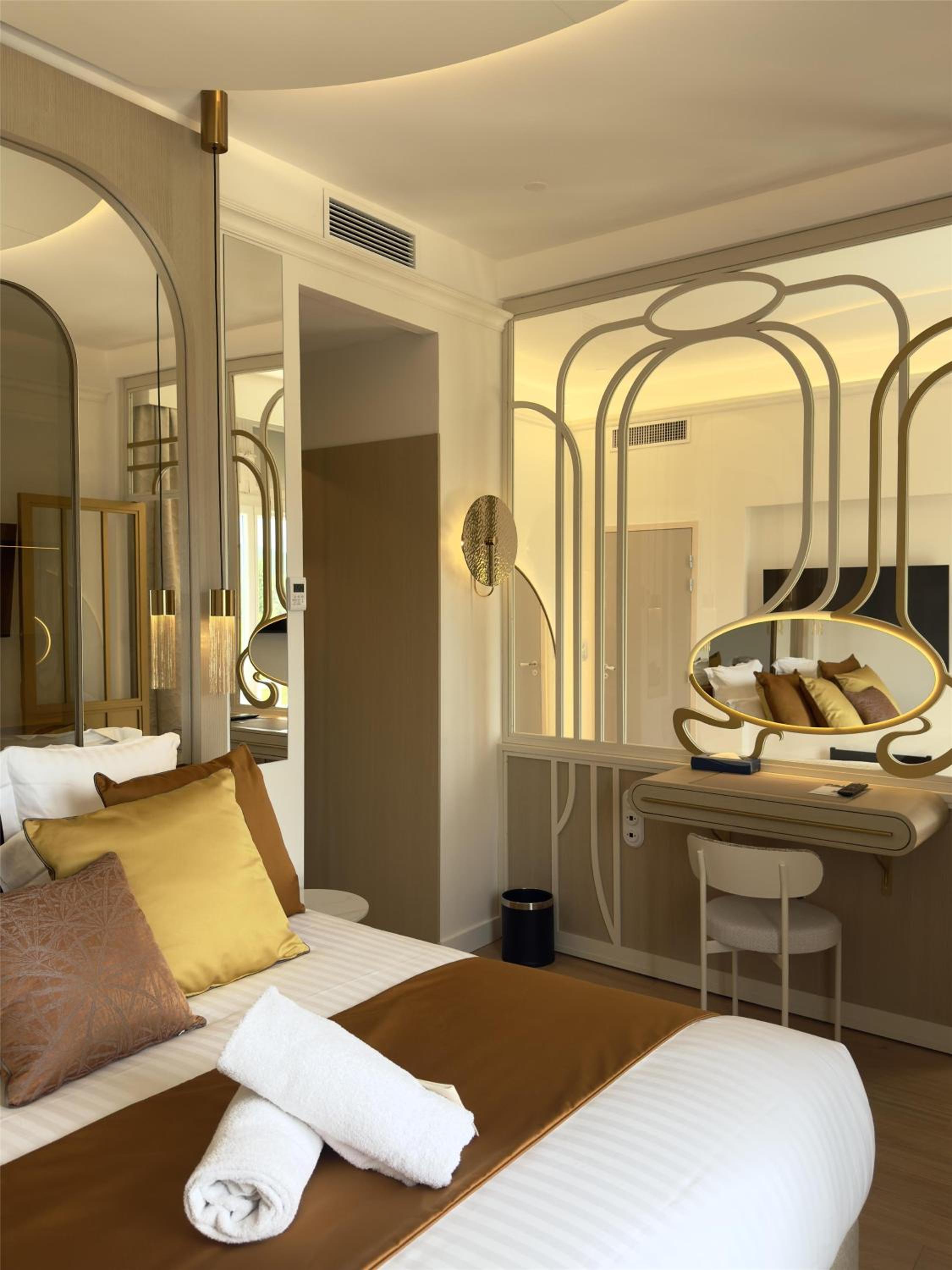 King Suite with Sea View - Non-Smoking - Photo 5
