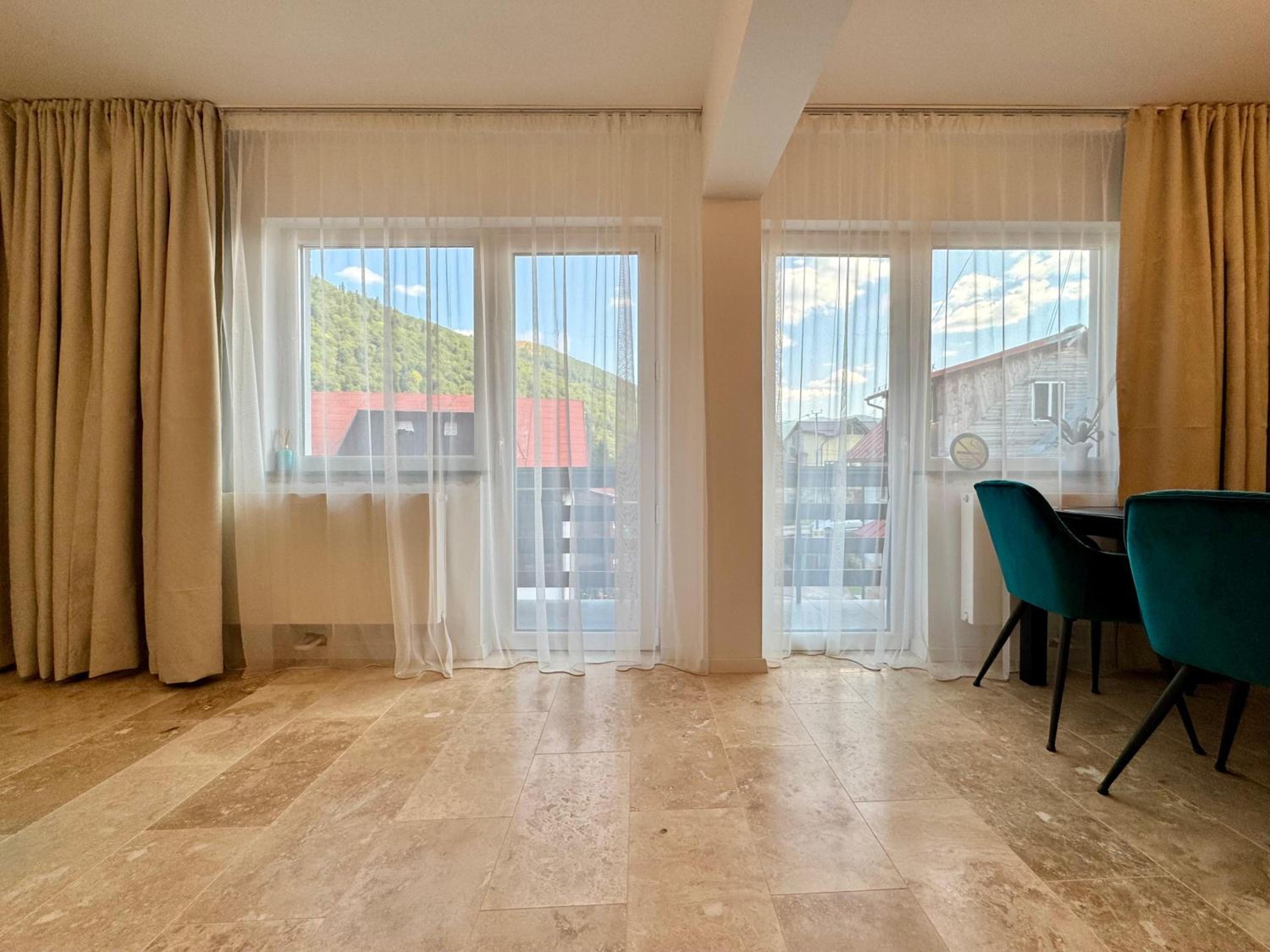 Apartment with Balcony photo 2