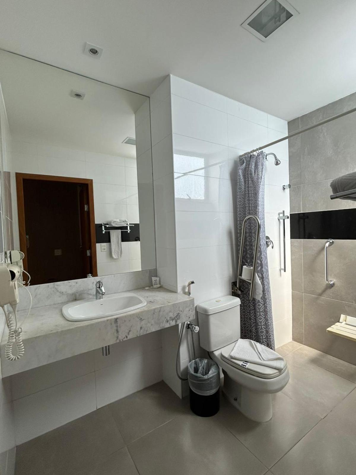 Twin Room - Disability Access photo 1