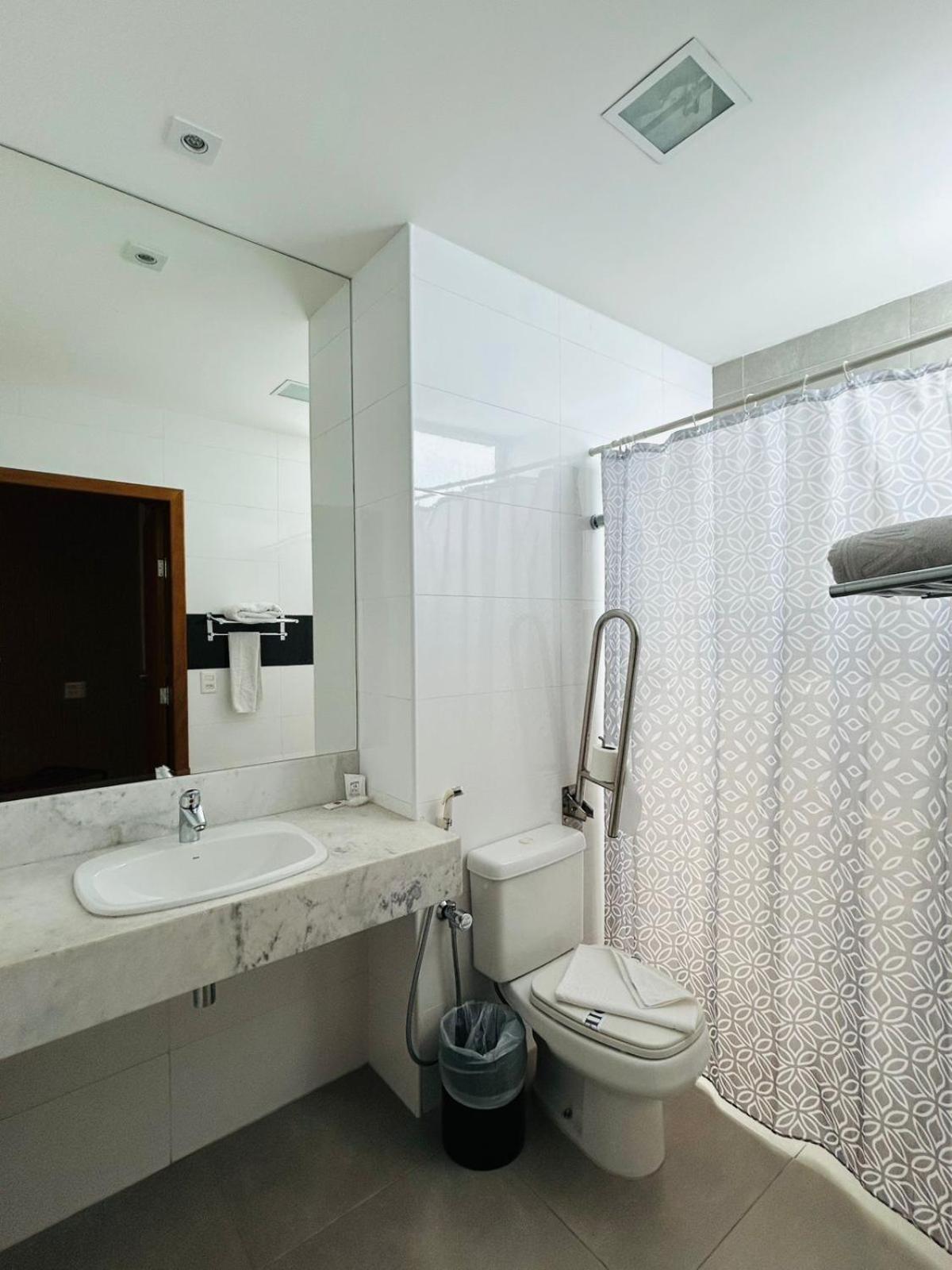 Twin Room - Disability Access photo 2